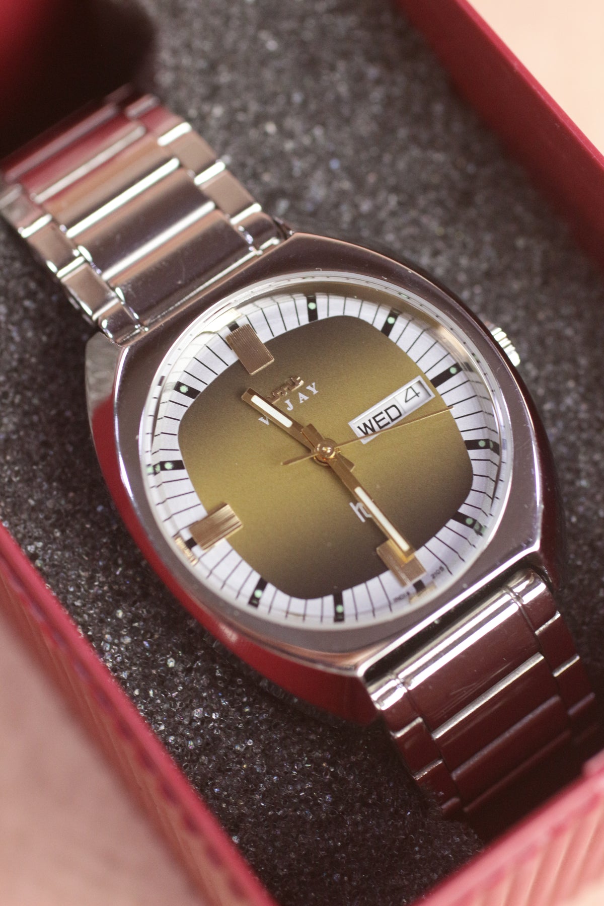 HMT Vijay Quartz - Gold Dial