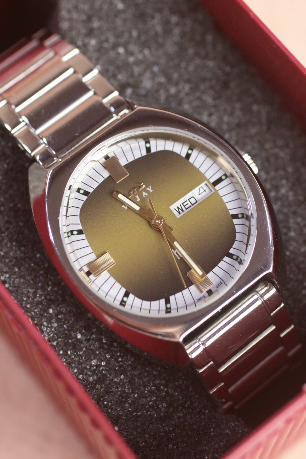 HMT Vijay Quartz - Gold Dial
