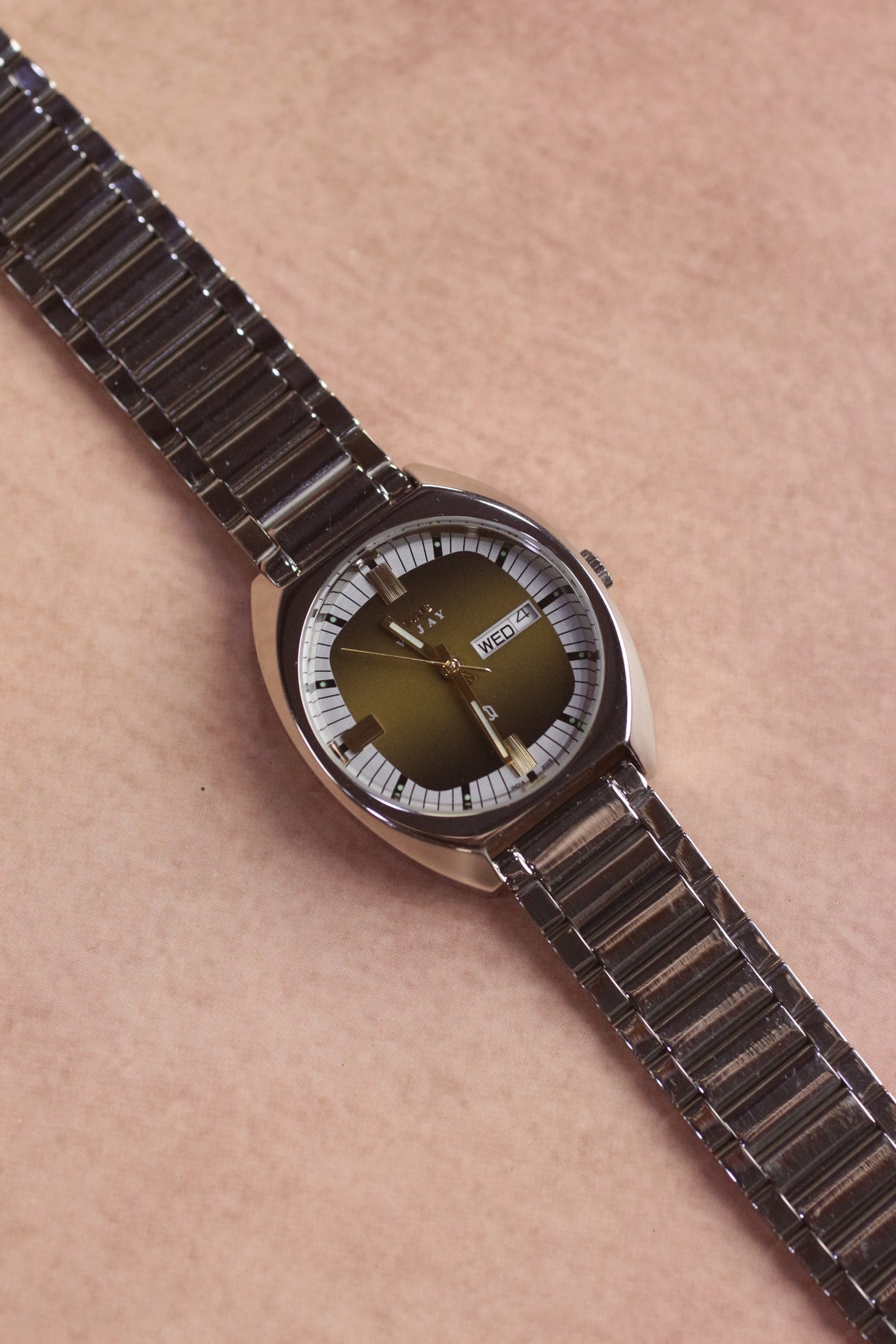 HMT Vijay Quartz - Gold Dial