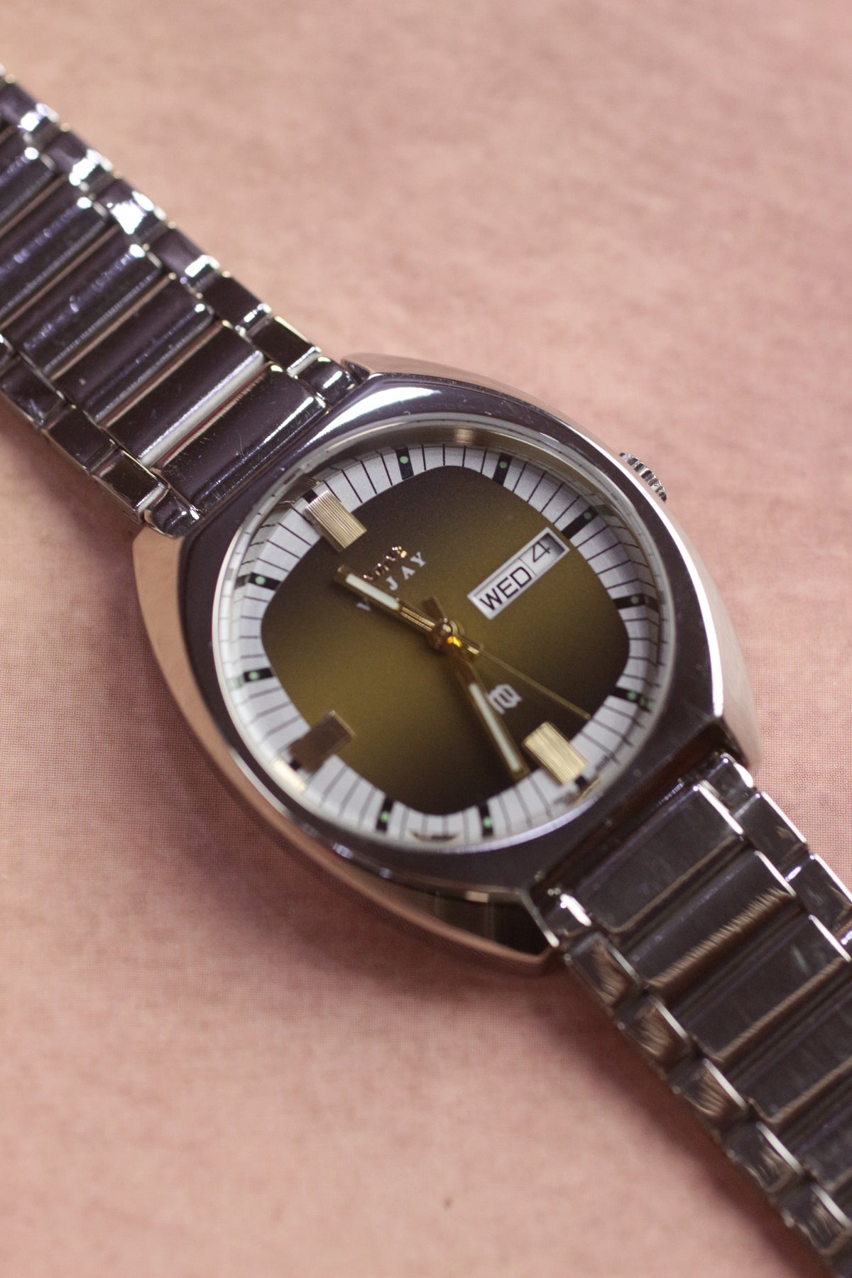 HMT Vijay Quartz - Gold Dial