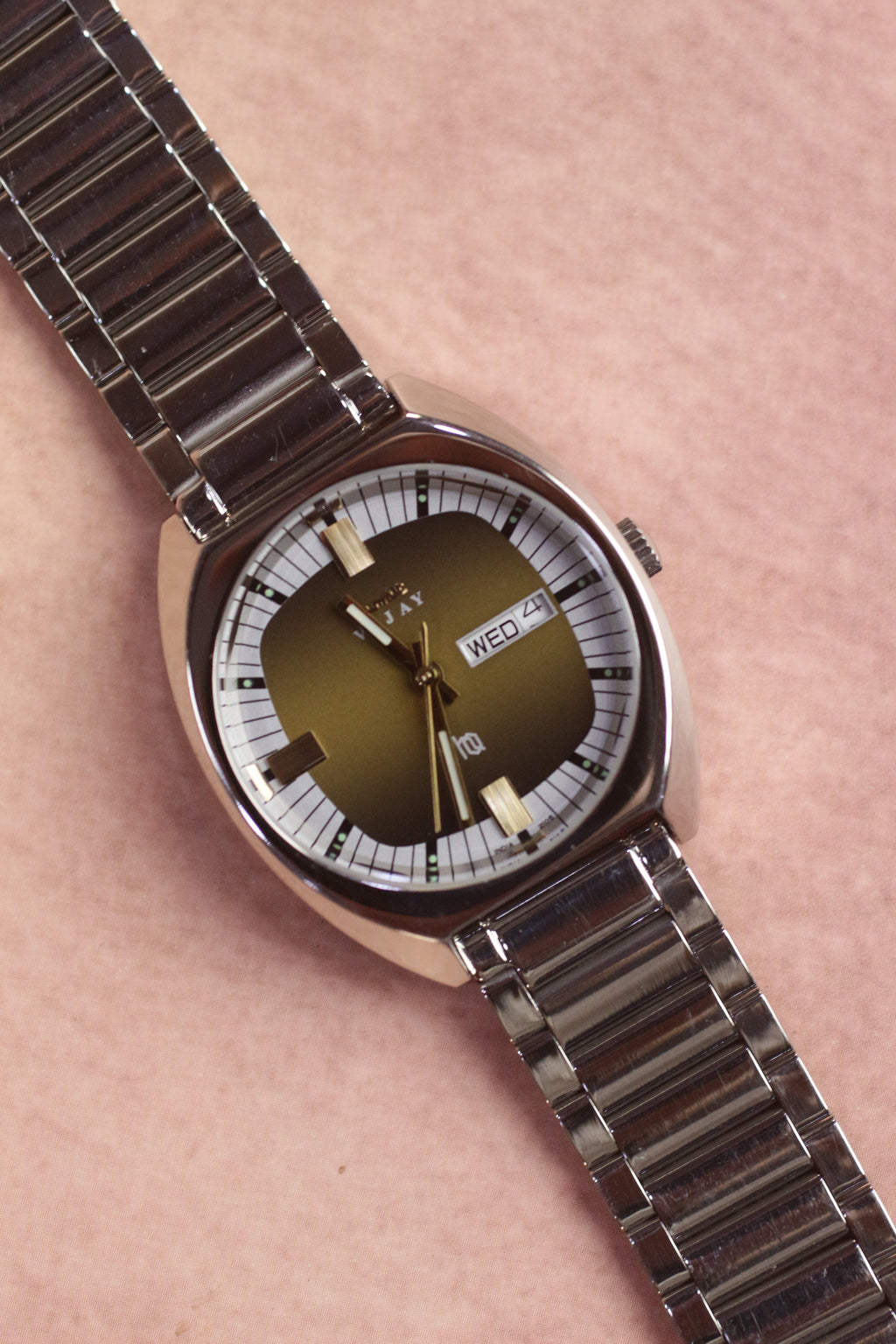 HMT Vijay Quartz - Gold Dial