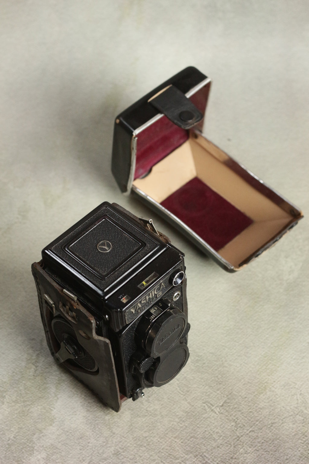 Yashica Mat-124G