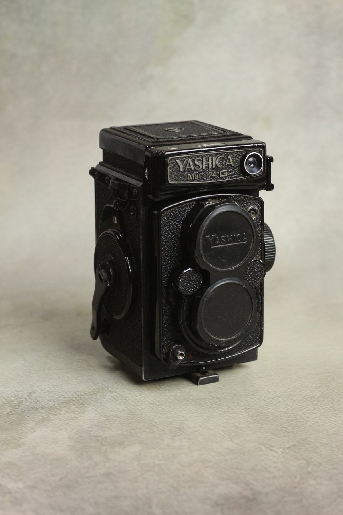 Yashica Mat-124G