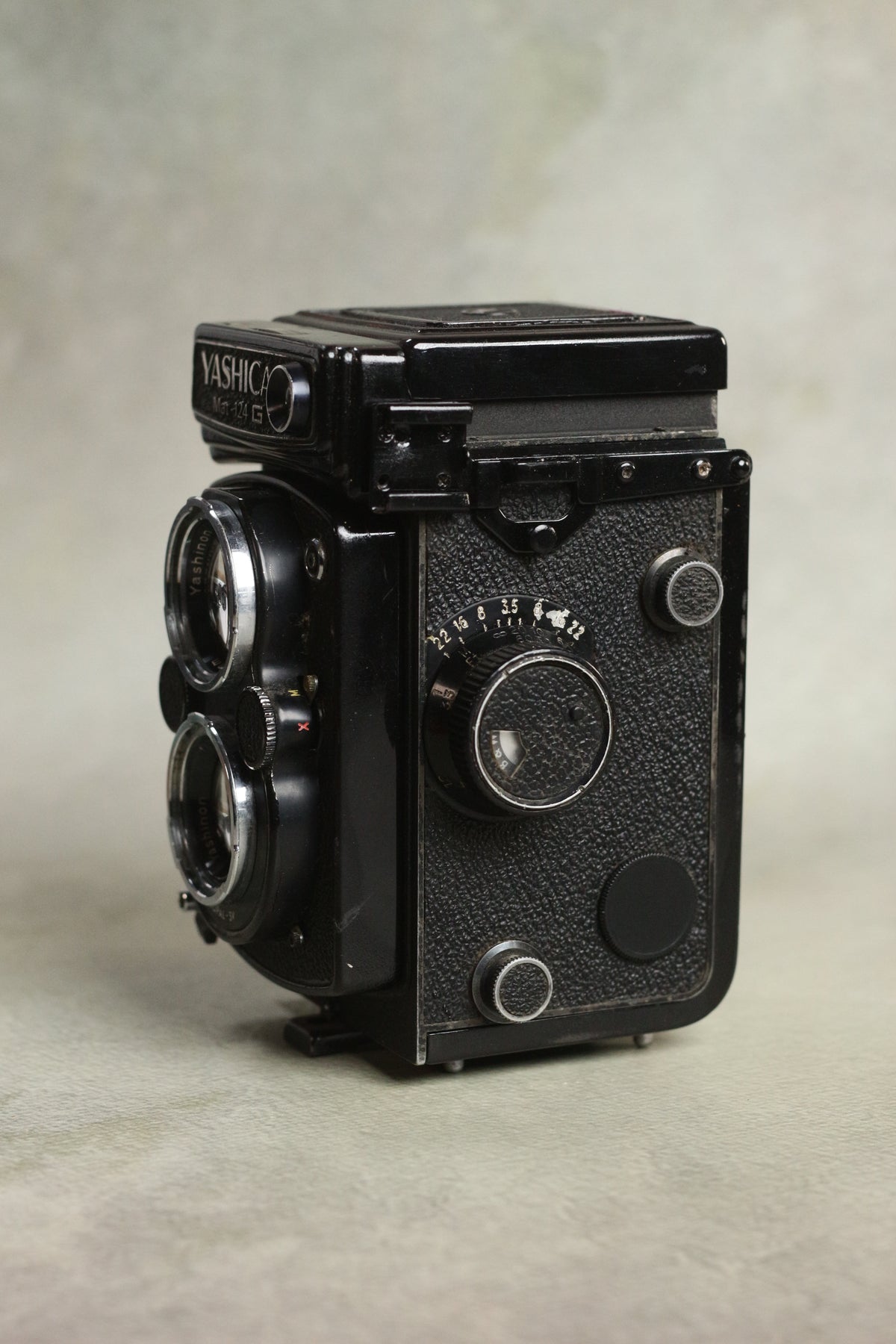 Yashica Mat-124G