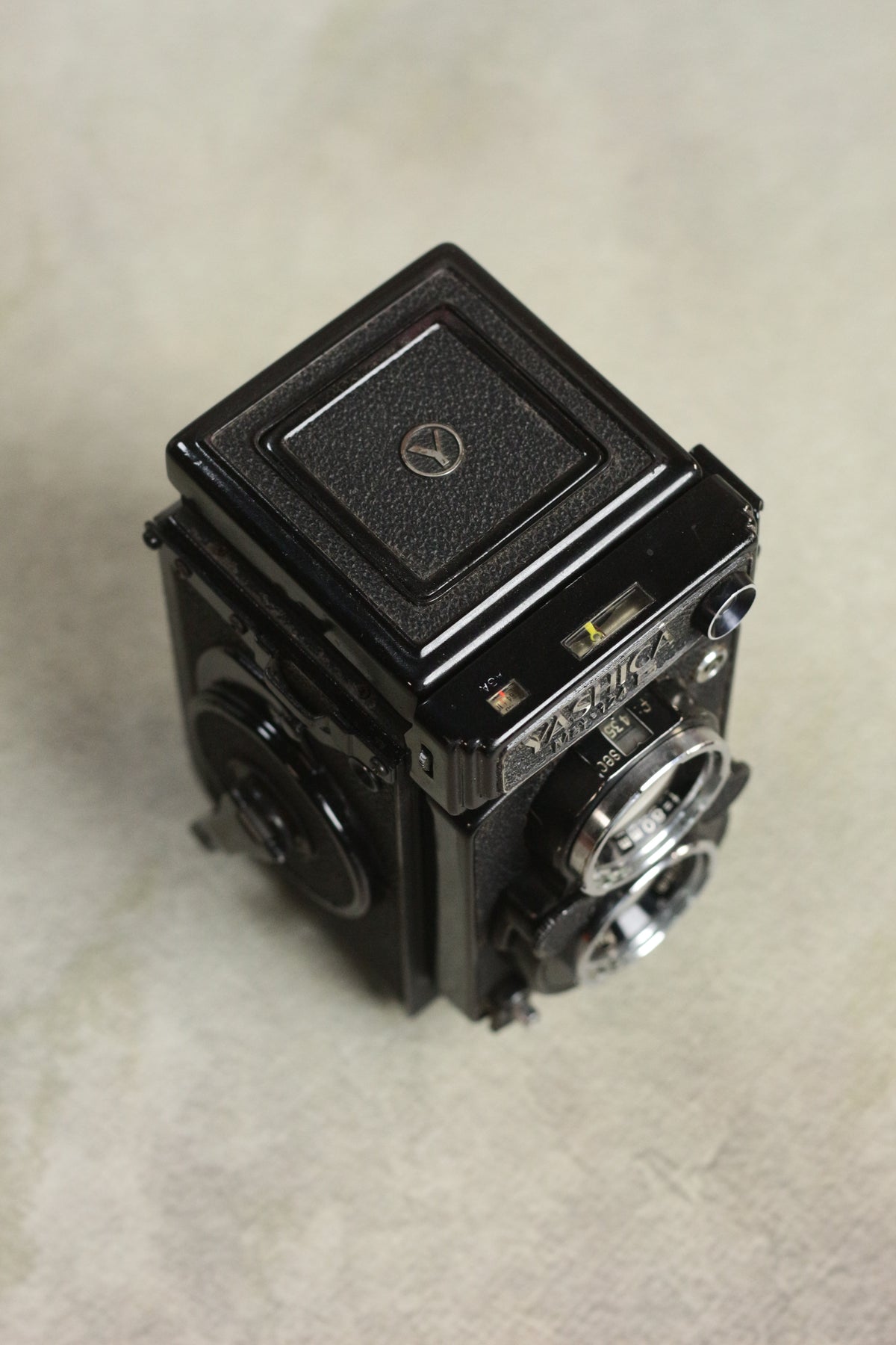 Yashica Mat-124G