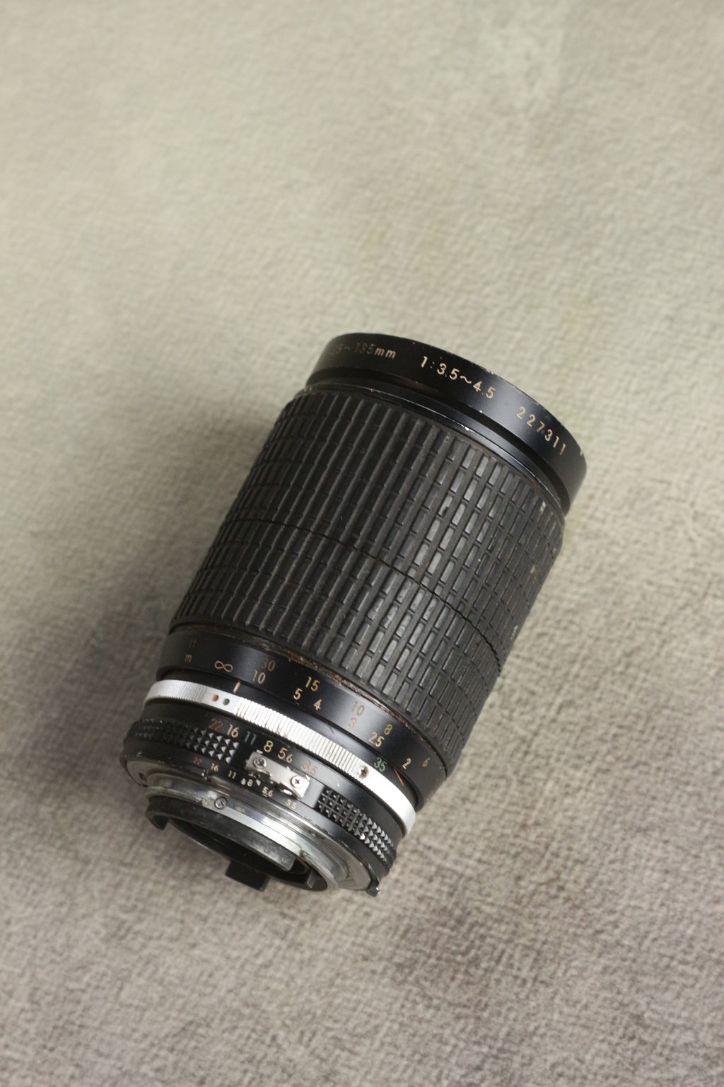 Nikon Zoom-Nikkor 35-135mm f/3.5-4.5