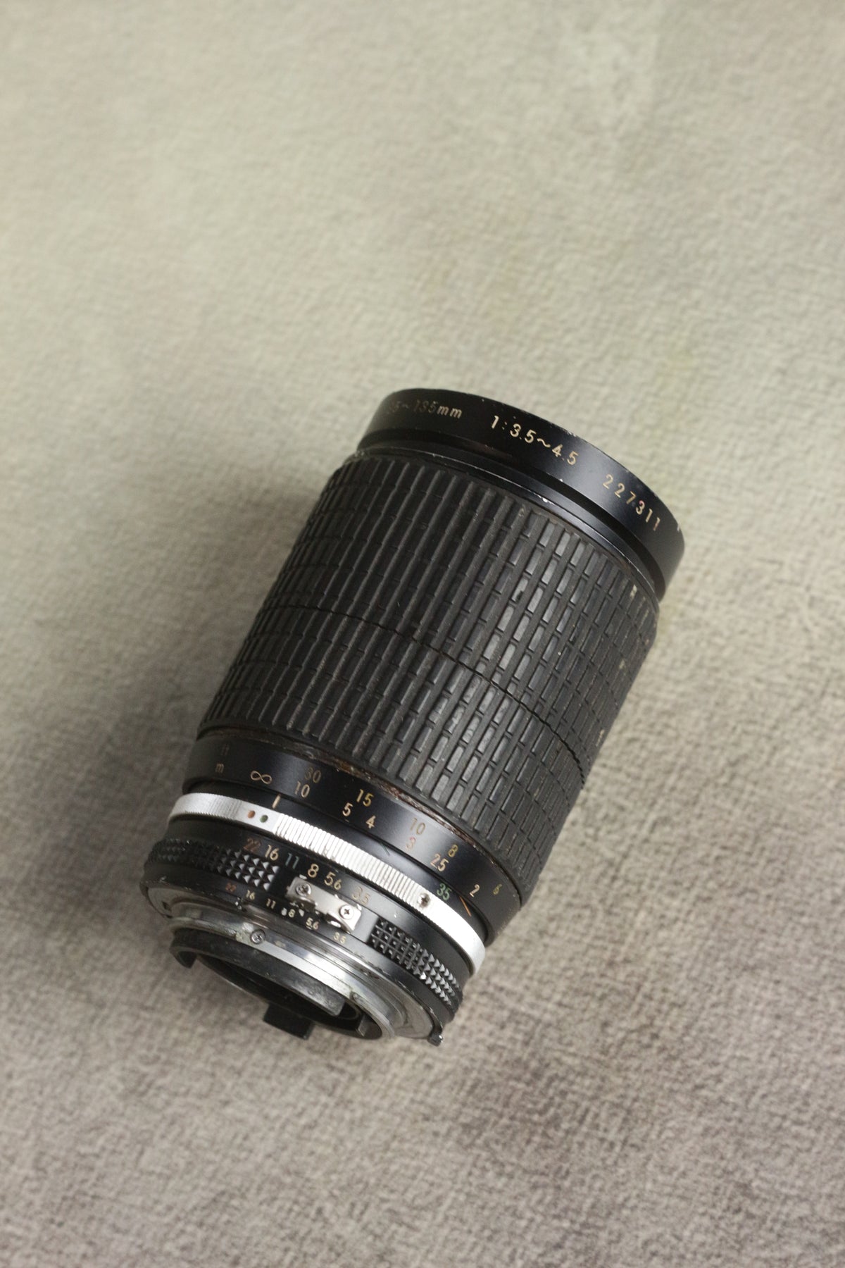 Nikon Zoom-Nikkor 35-135mm f/3.5-4.5