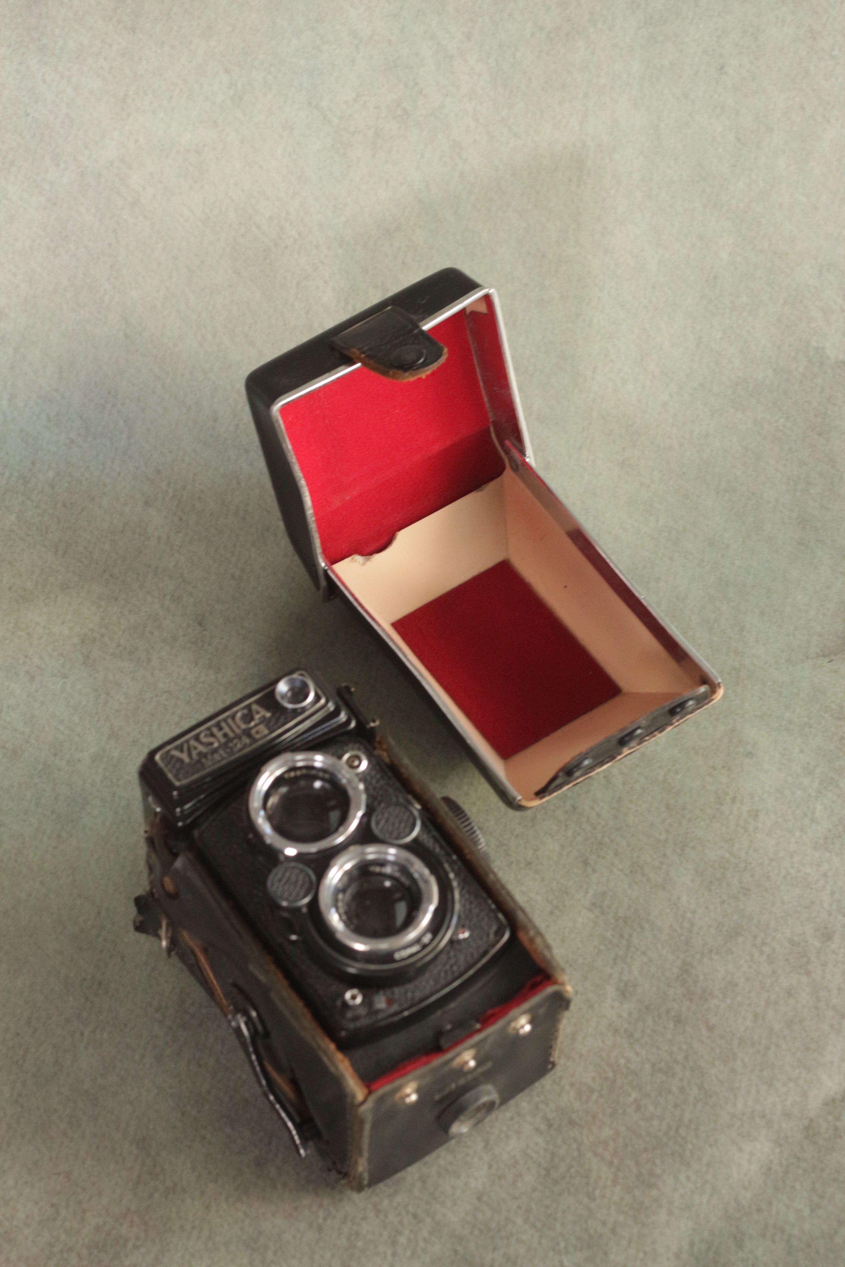 Yashica Mat-124G