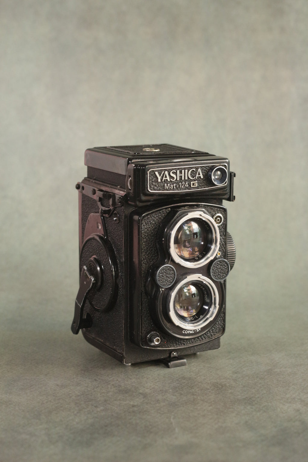 Yashica Mat-124G