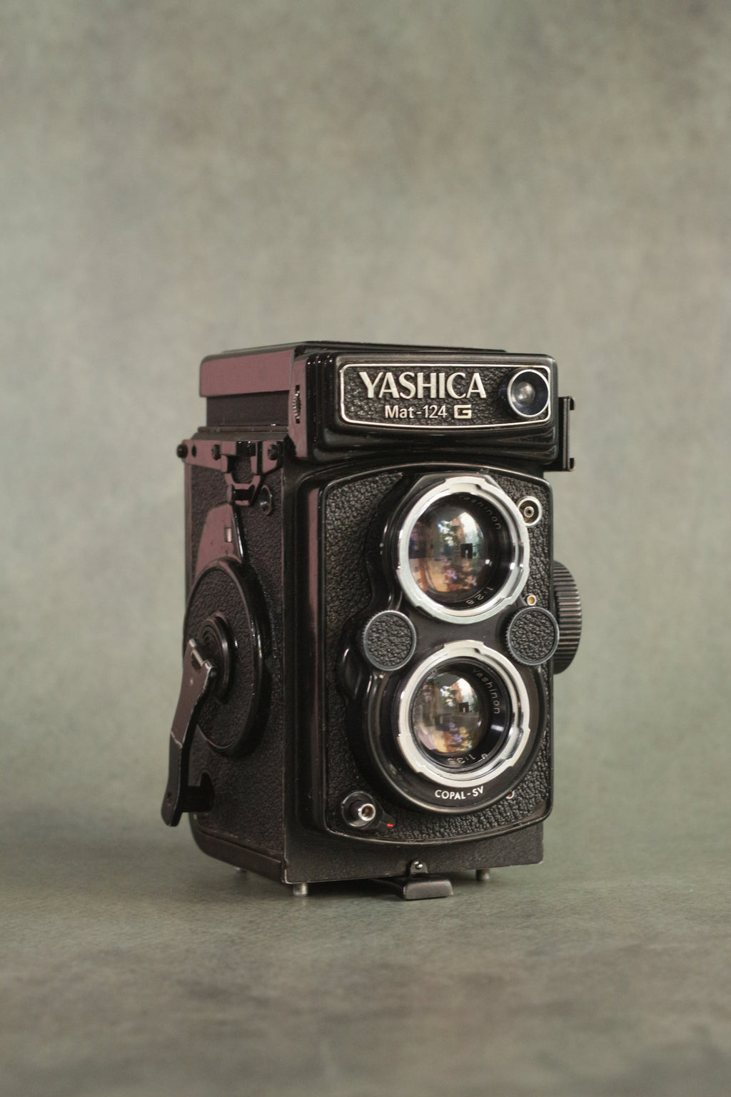 Yashica Mat-124G