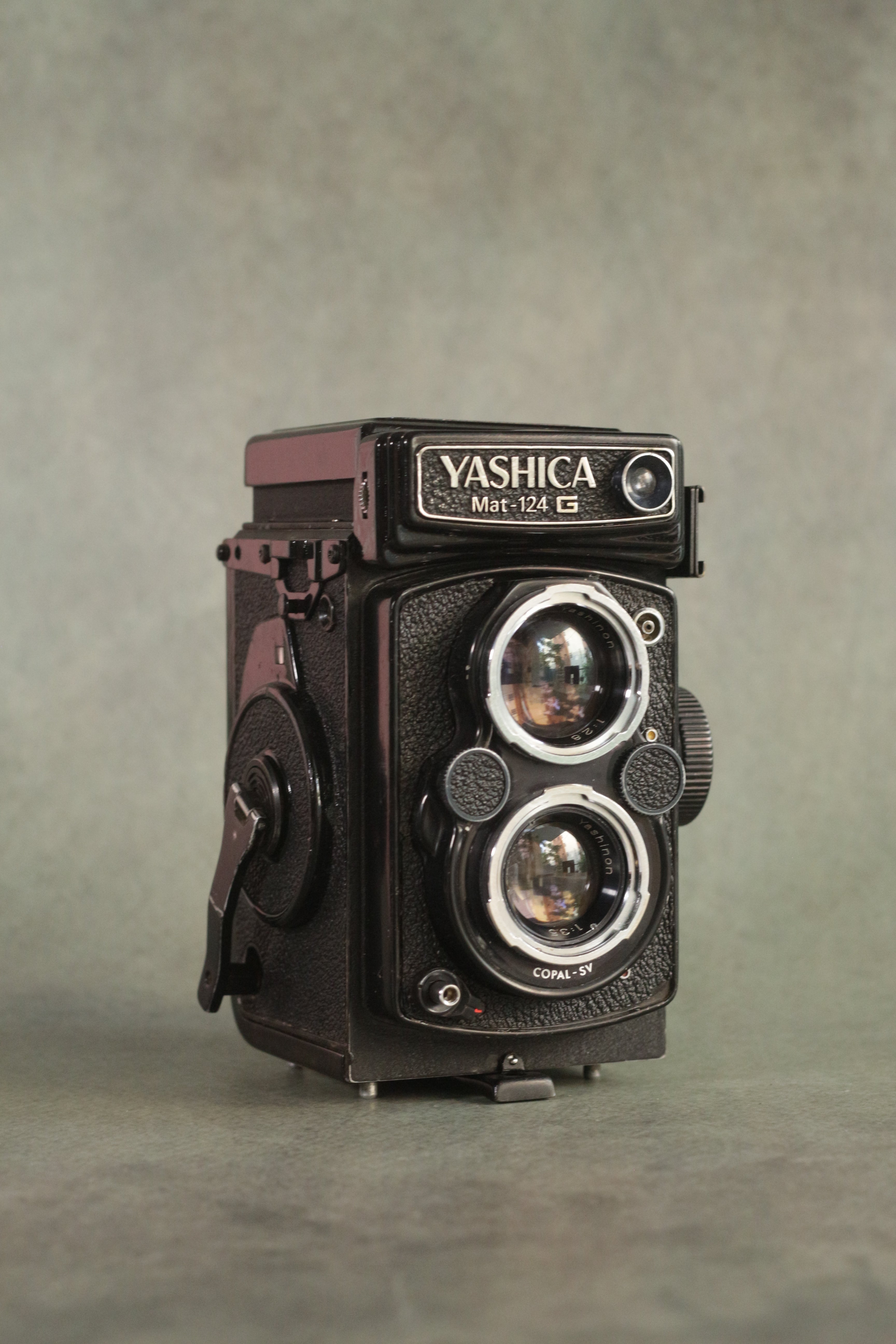 Yashica Mat-124G