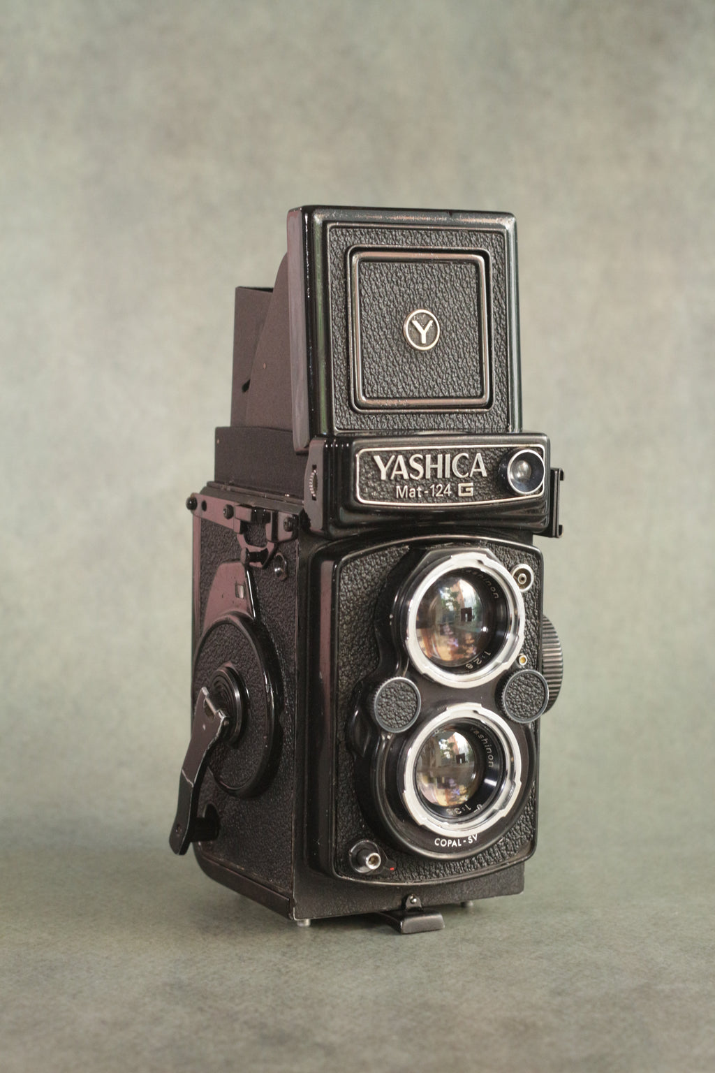 Yashica Mat-124G