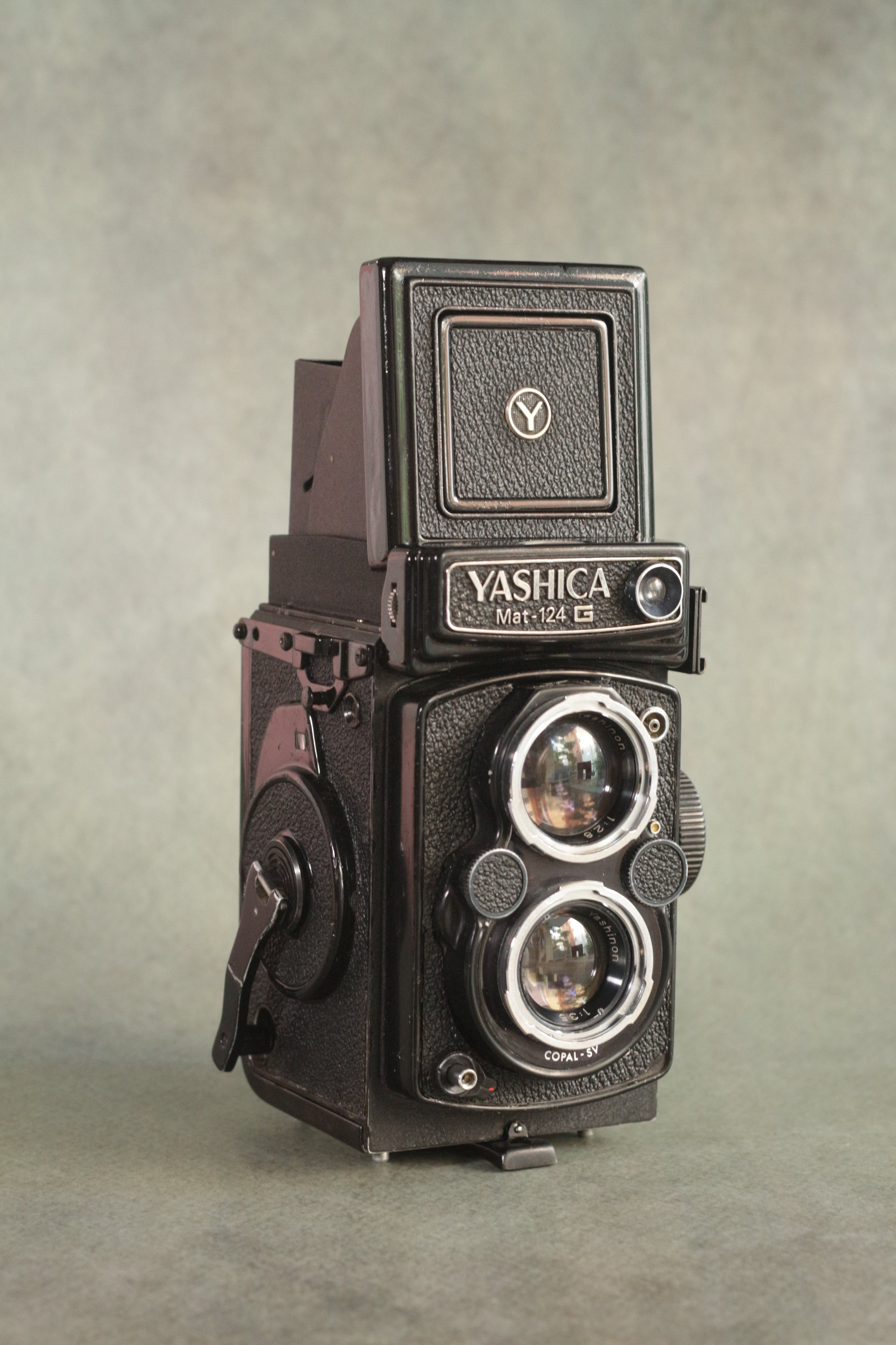 Yashica Mat-124G