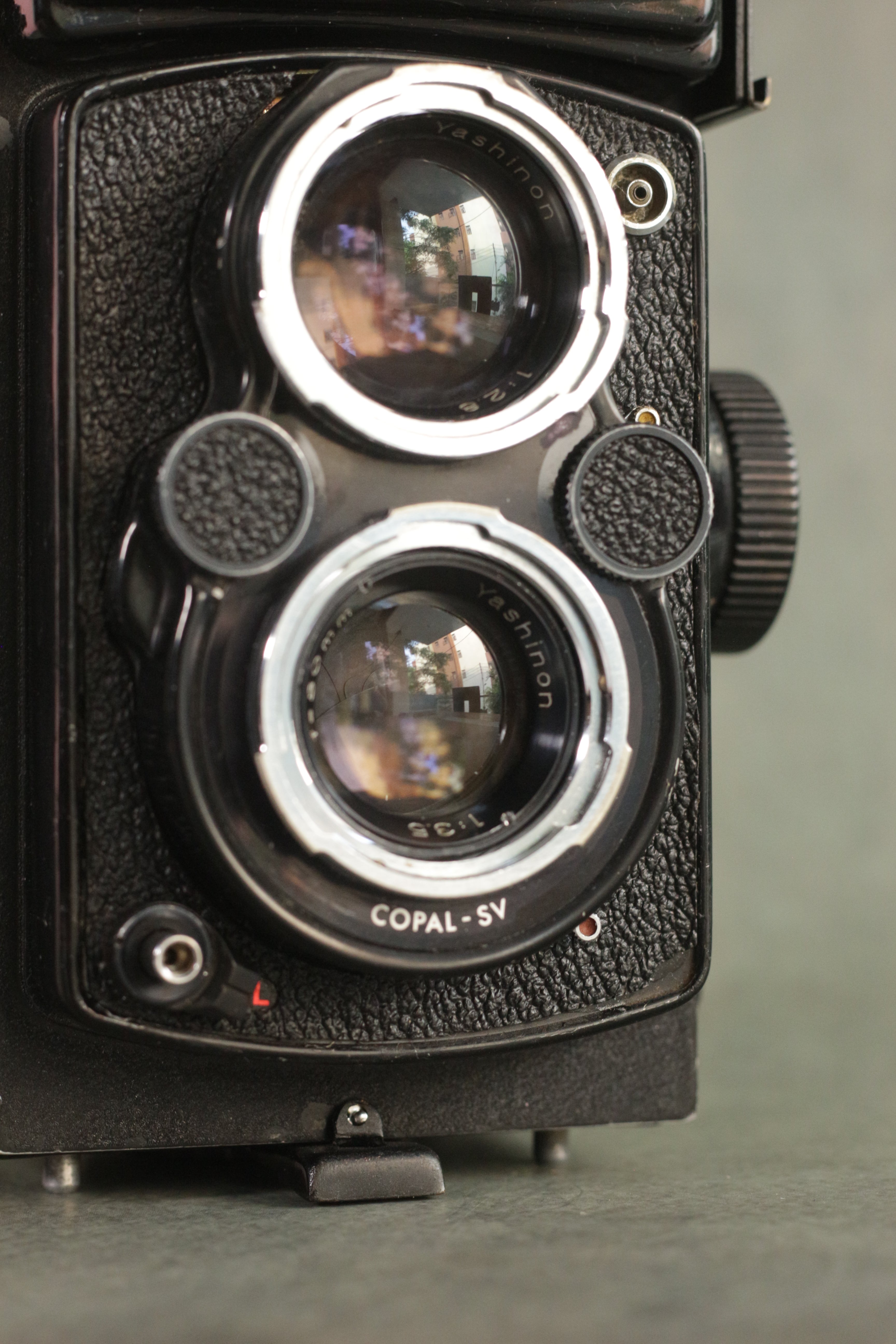 Yashica Mat-124G