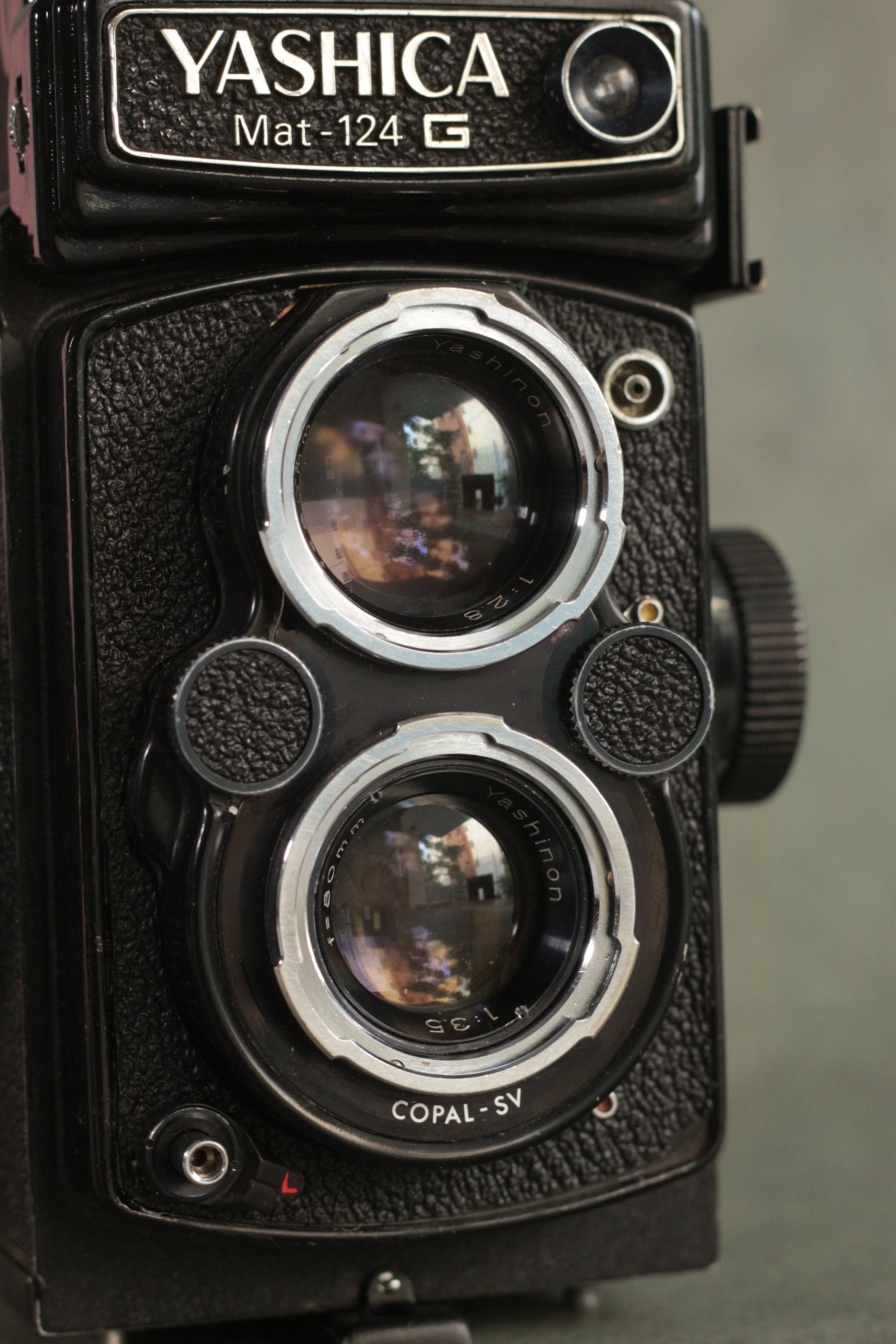 Yashica Mat-124G