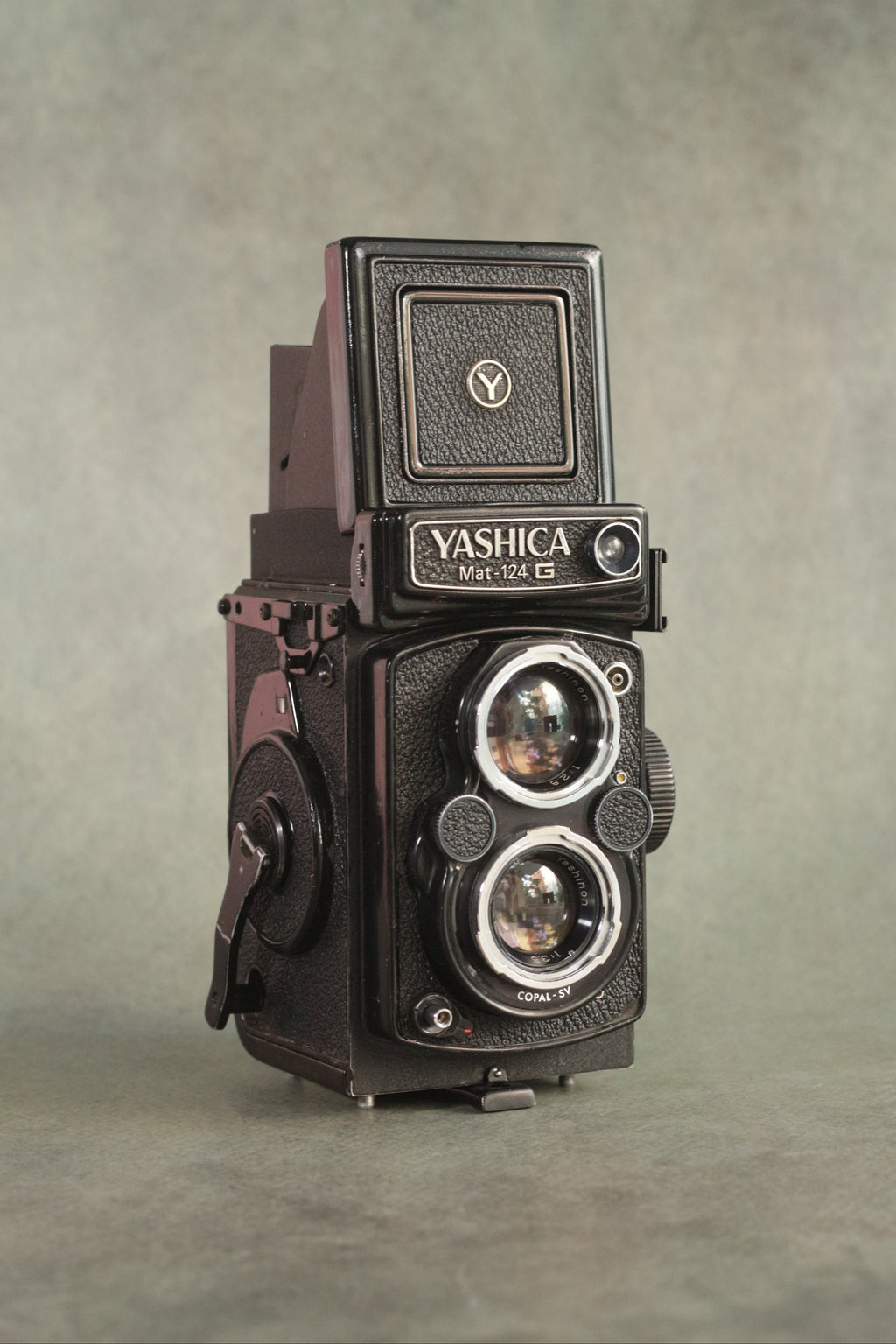 Yashica Mat-124G
