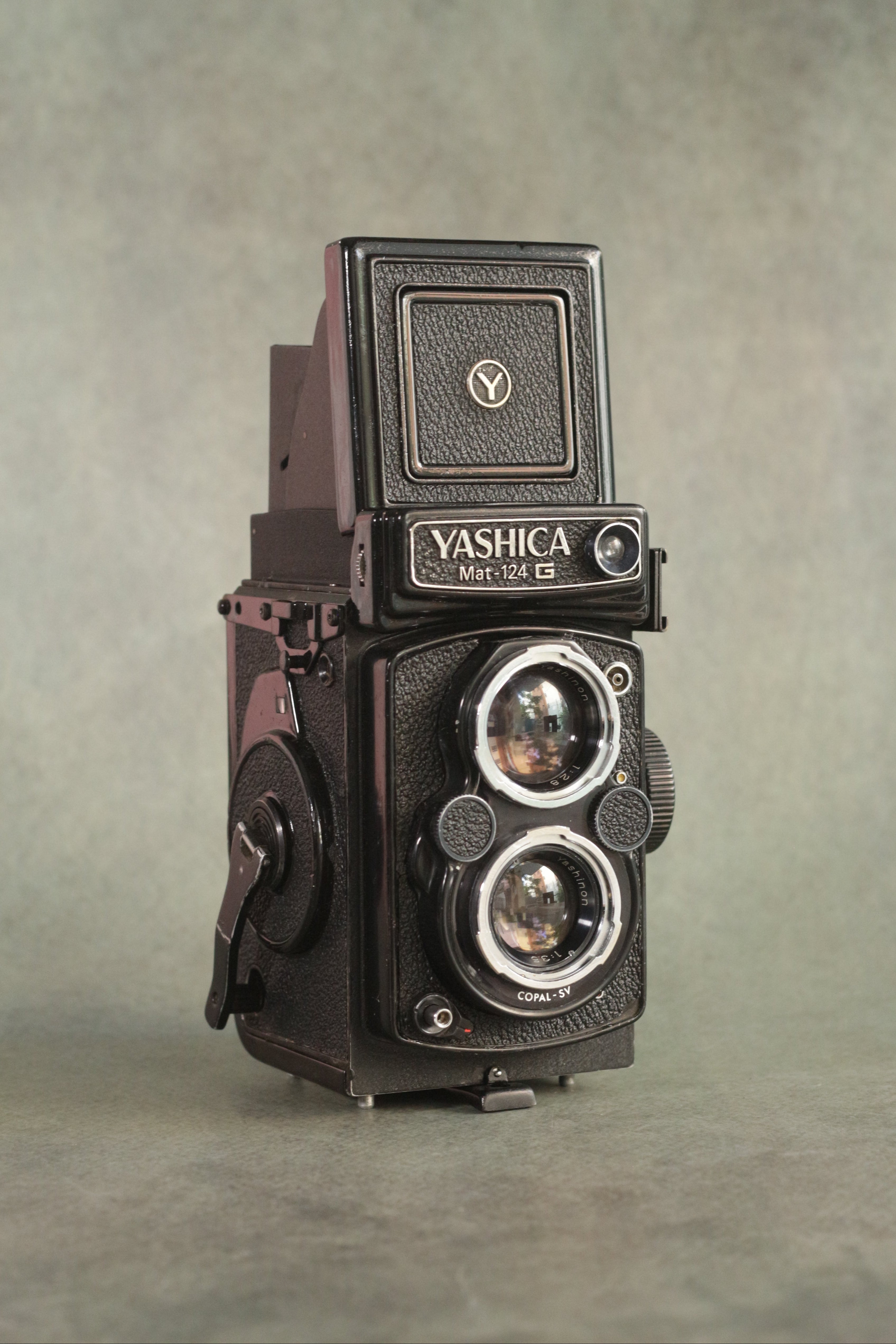 Yashica Mat-124G