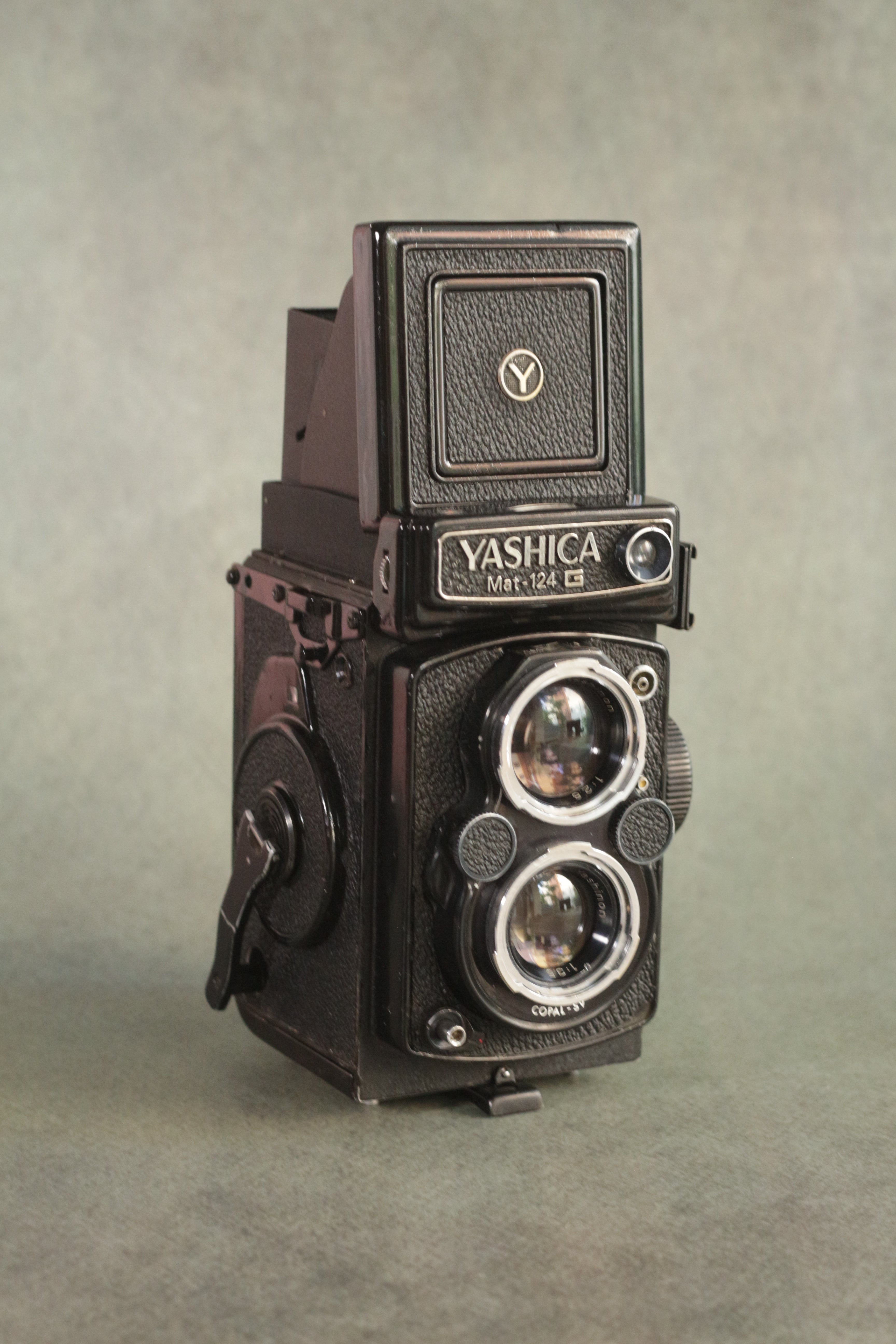 Yashica Mat-124G