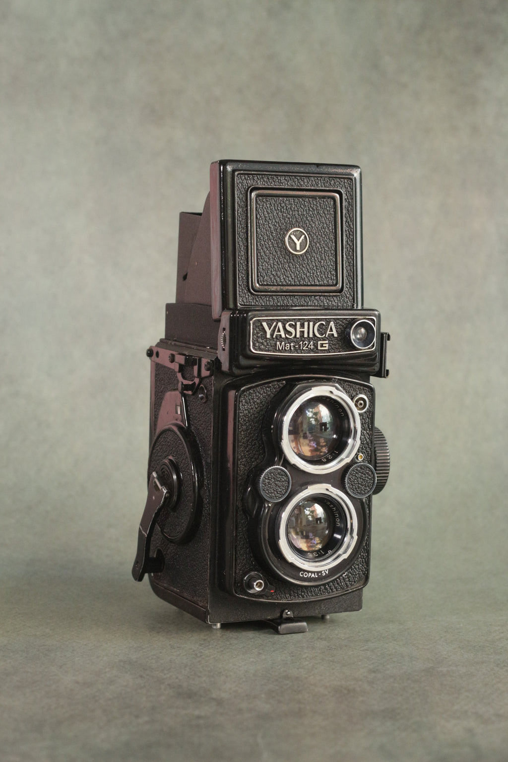 Yashica Mat-124G