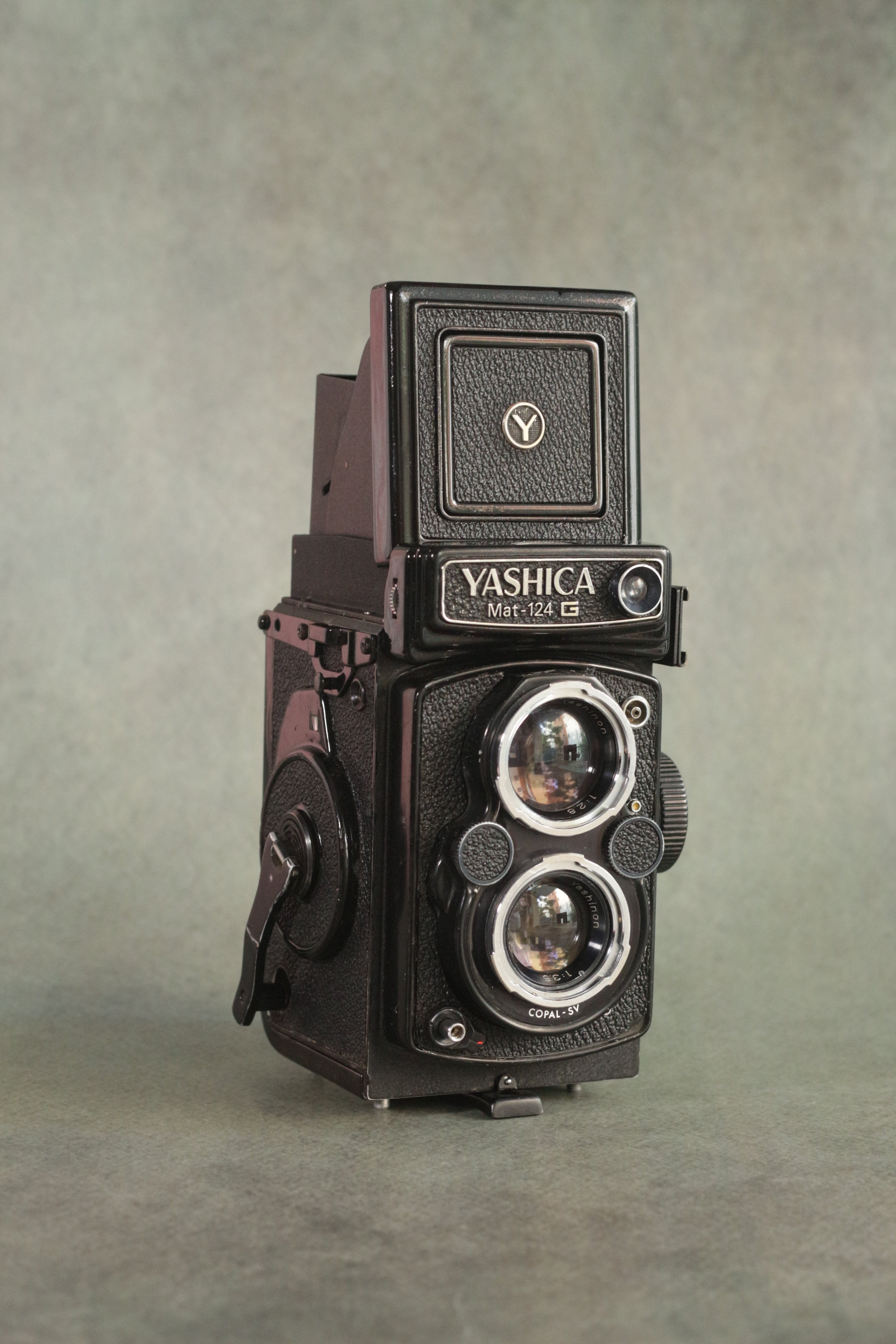 Yashica Mat-124G