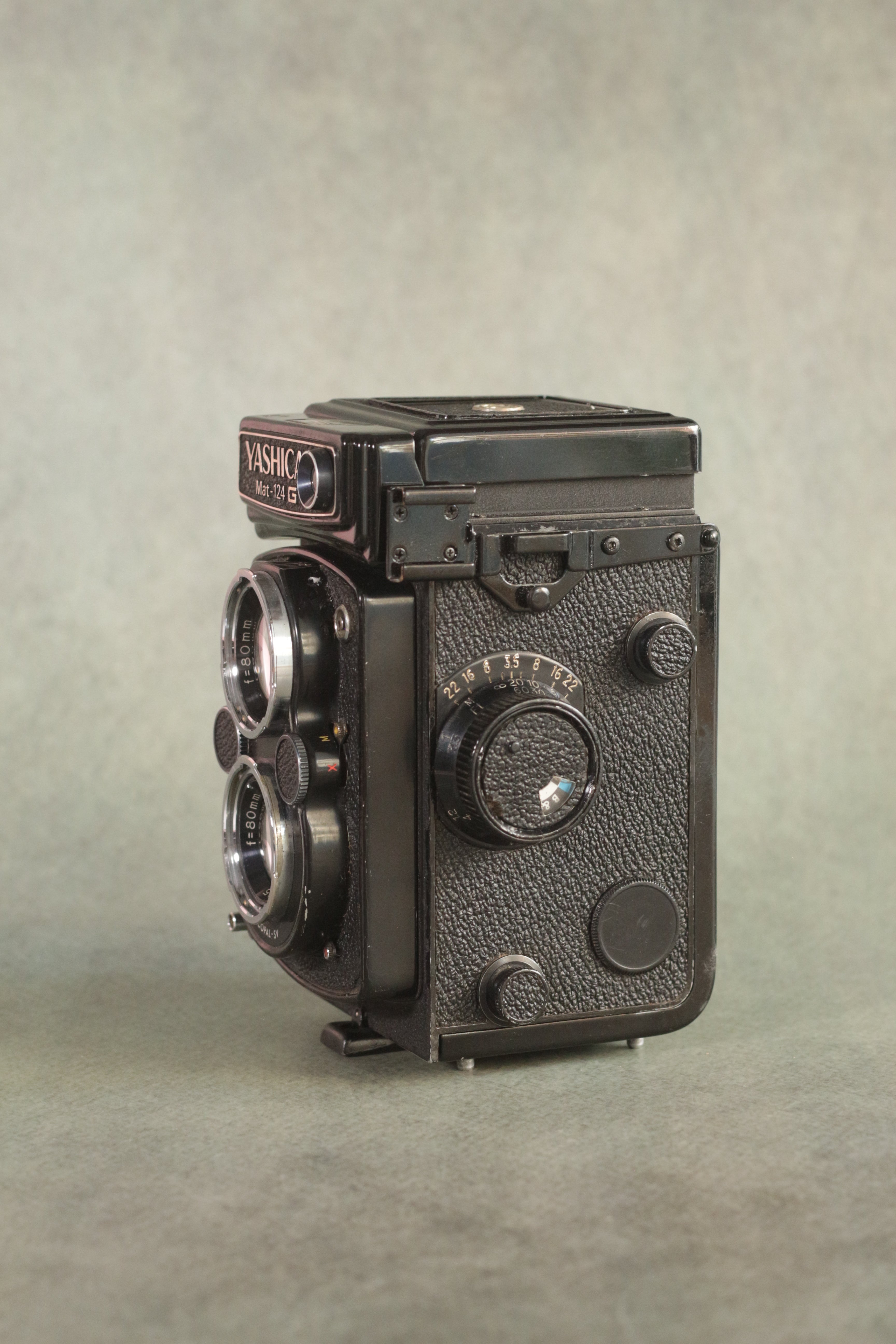 Yashica Mat-124G