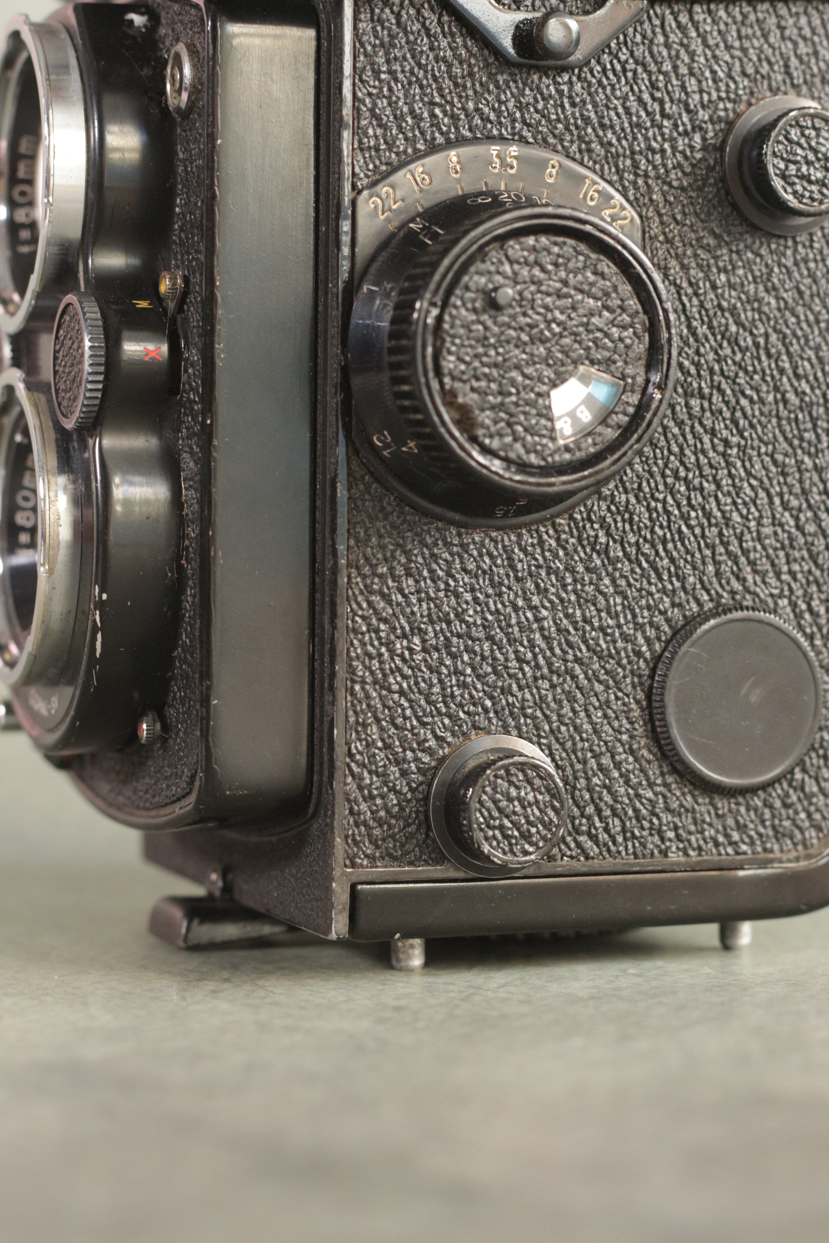 Yashica Mat-124G