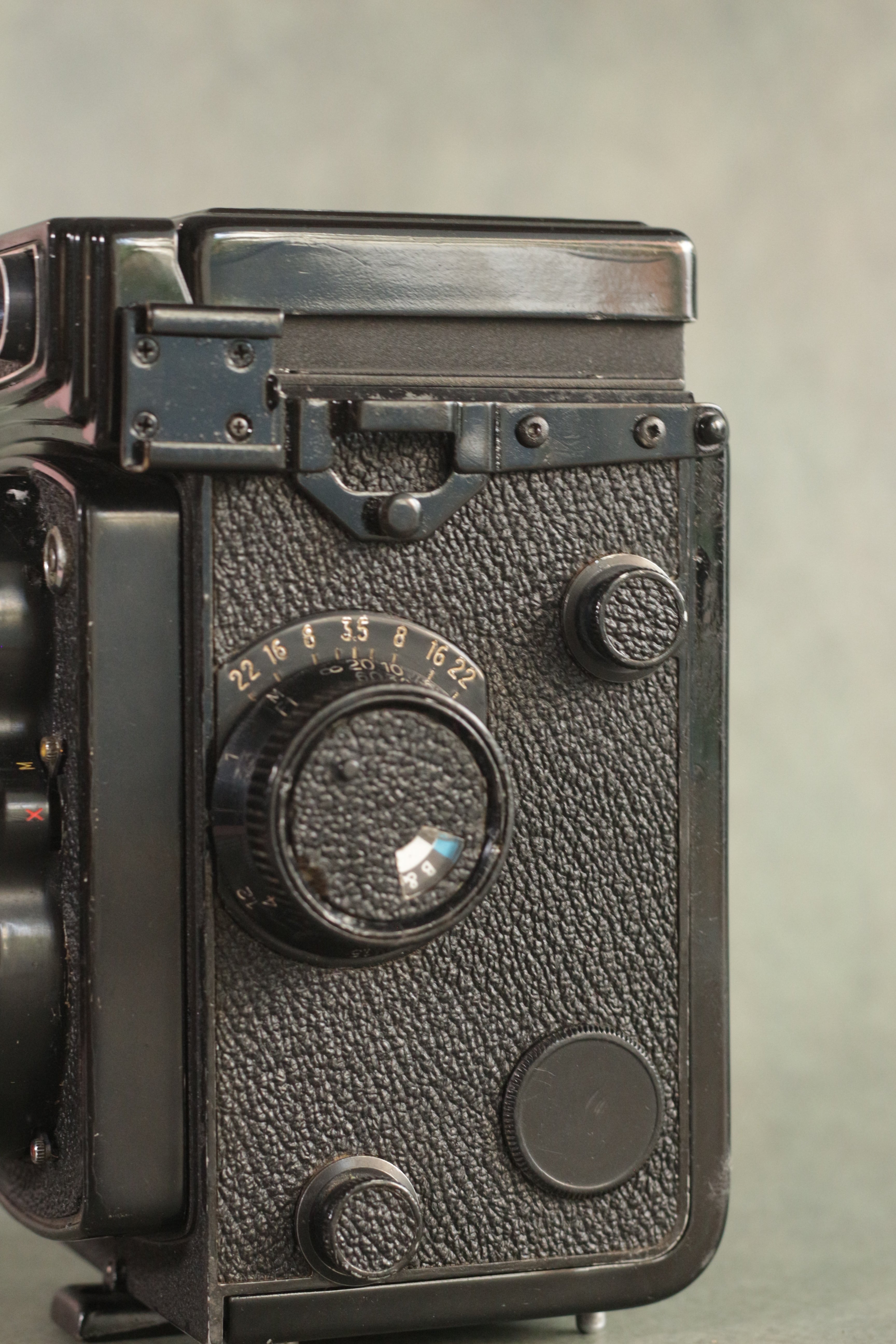 Yashica Mat-124G