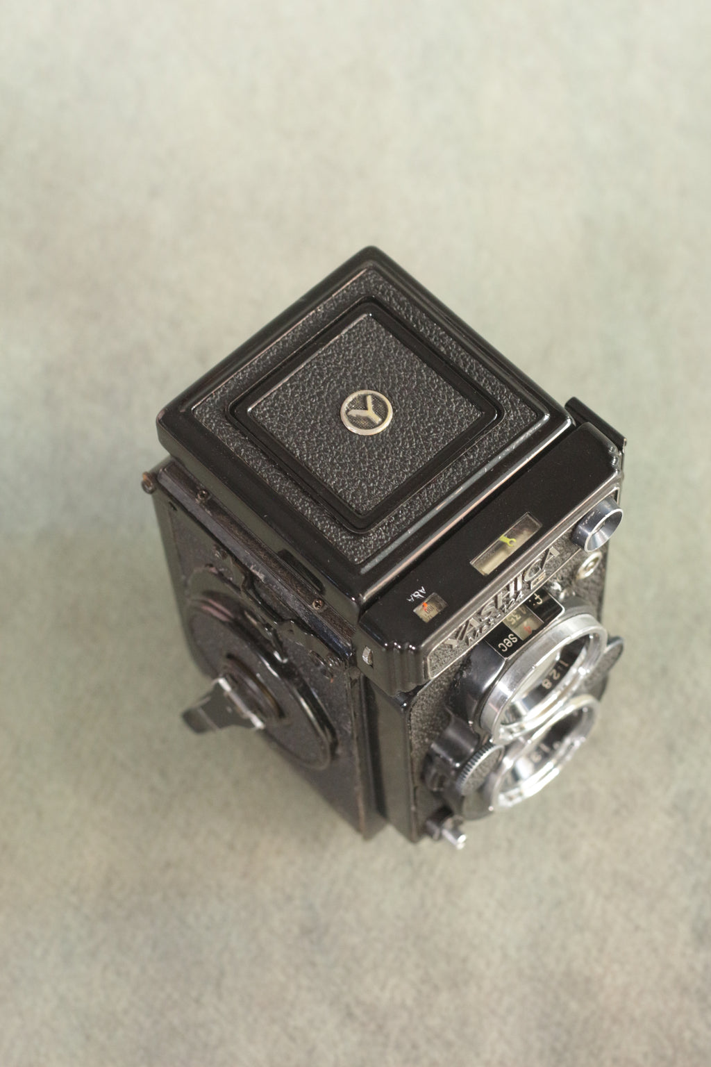 Yashica Mat-124G
