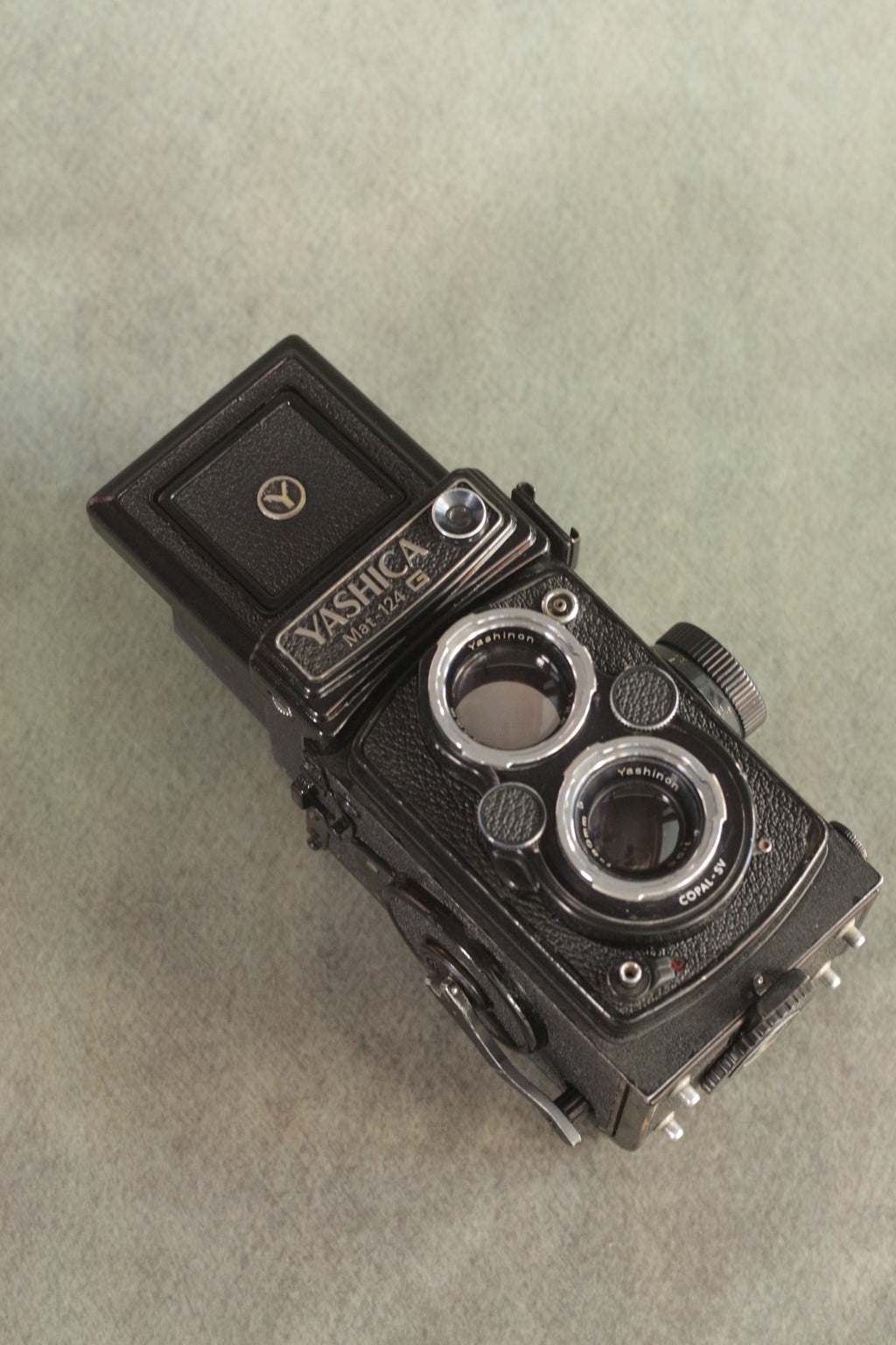 Yashica Mat-124G
