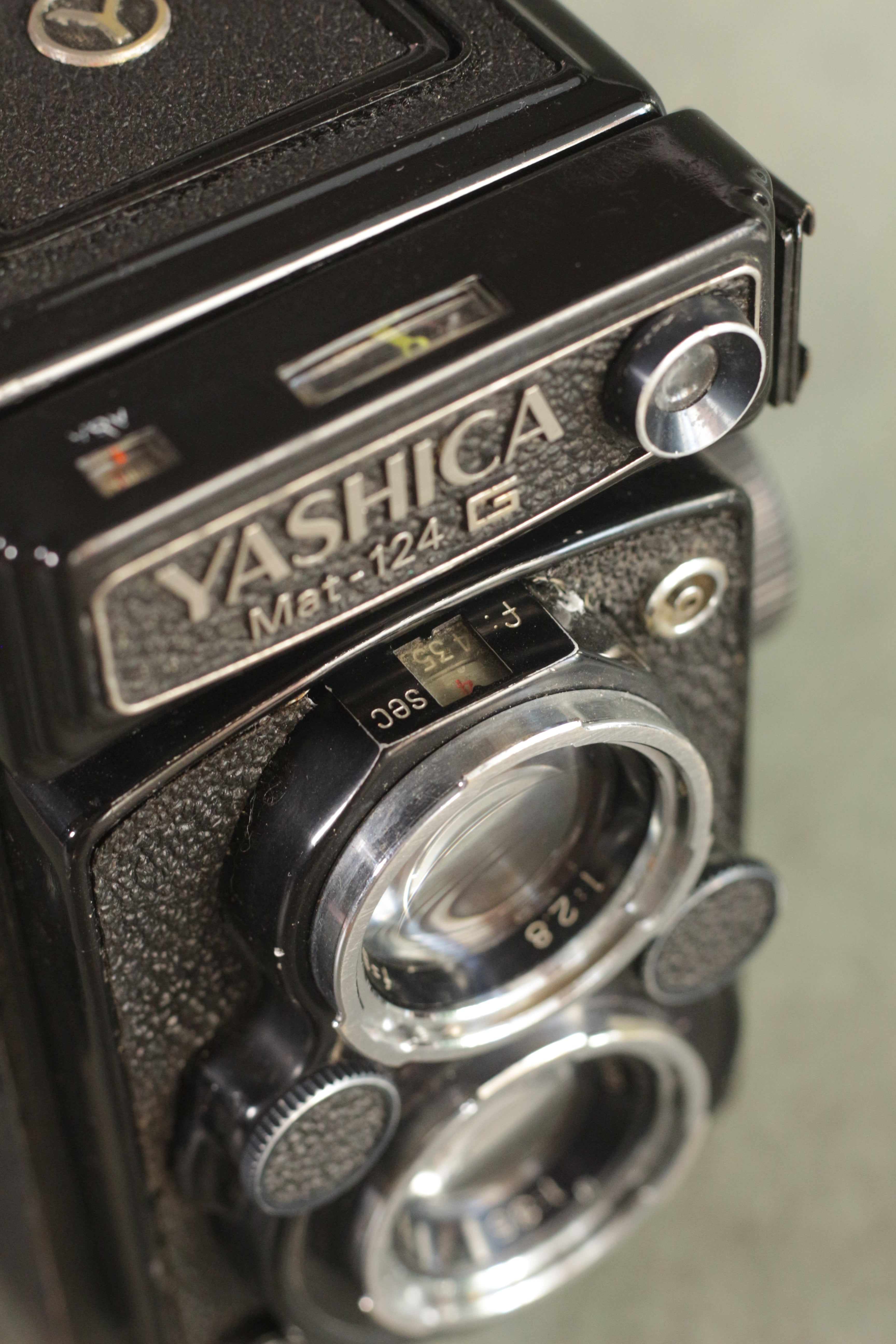 Yashica Mat-124G