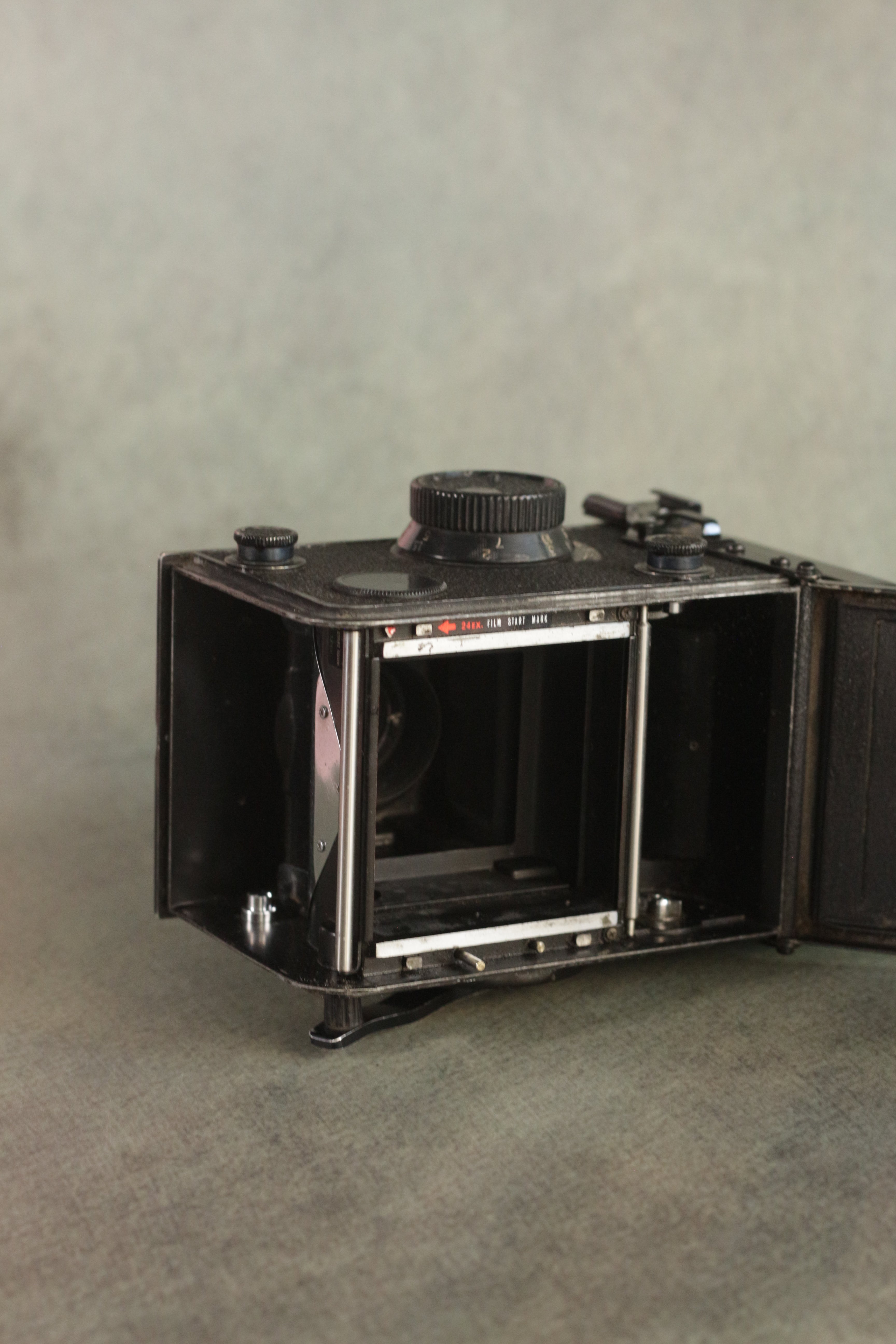 Yashica Mat-124G