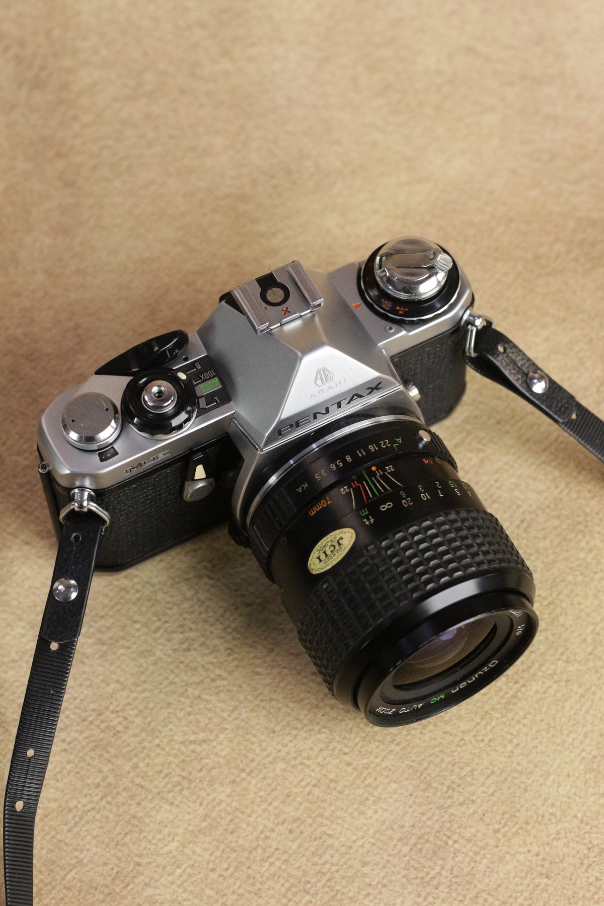 Pentax ME + Ozunon MC Auto 35-70mm F3.5-4.8 Zoom