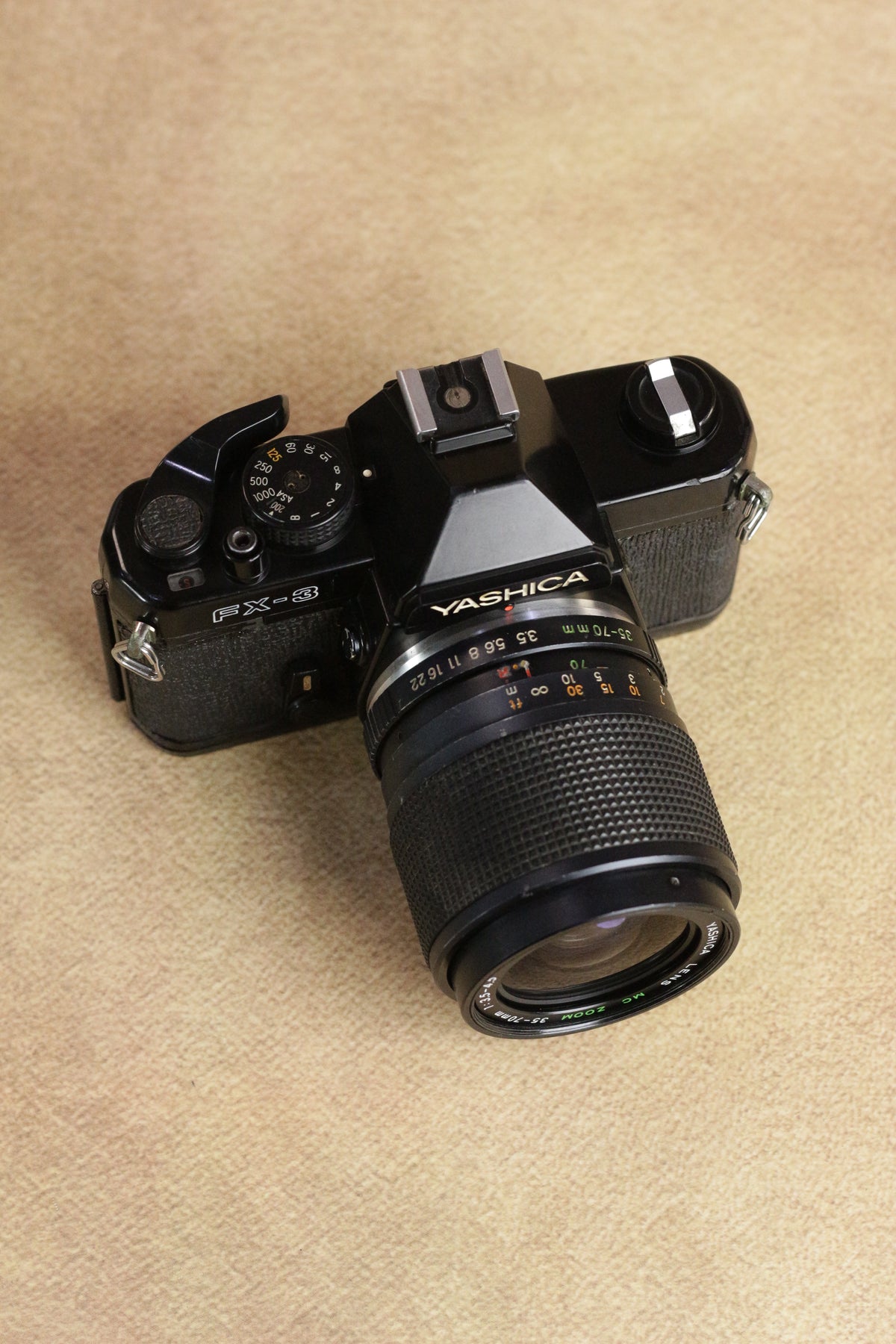 Yashica FX-3 + Yashica MC Zoom 35-70mm F3.5-4.5