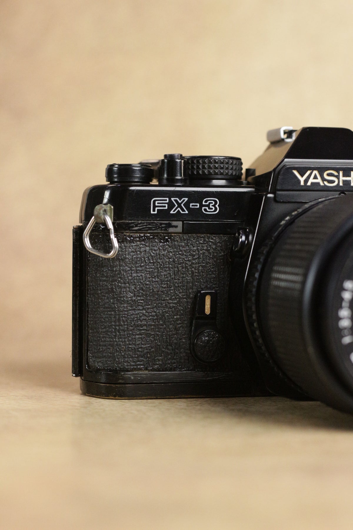 Yashica FX-3 + Yashica MC Zoom 35-70mm F3.5-4.5