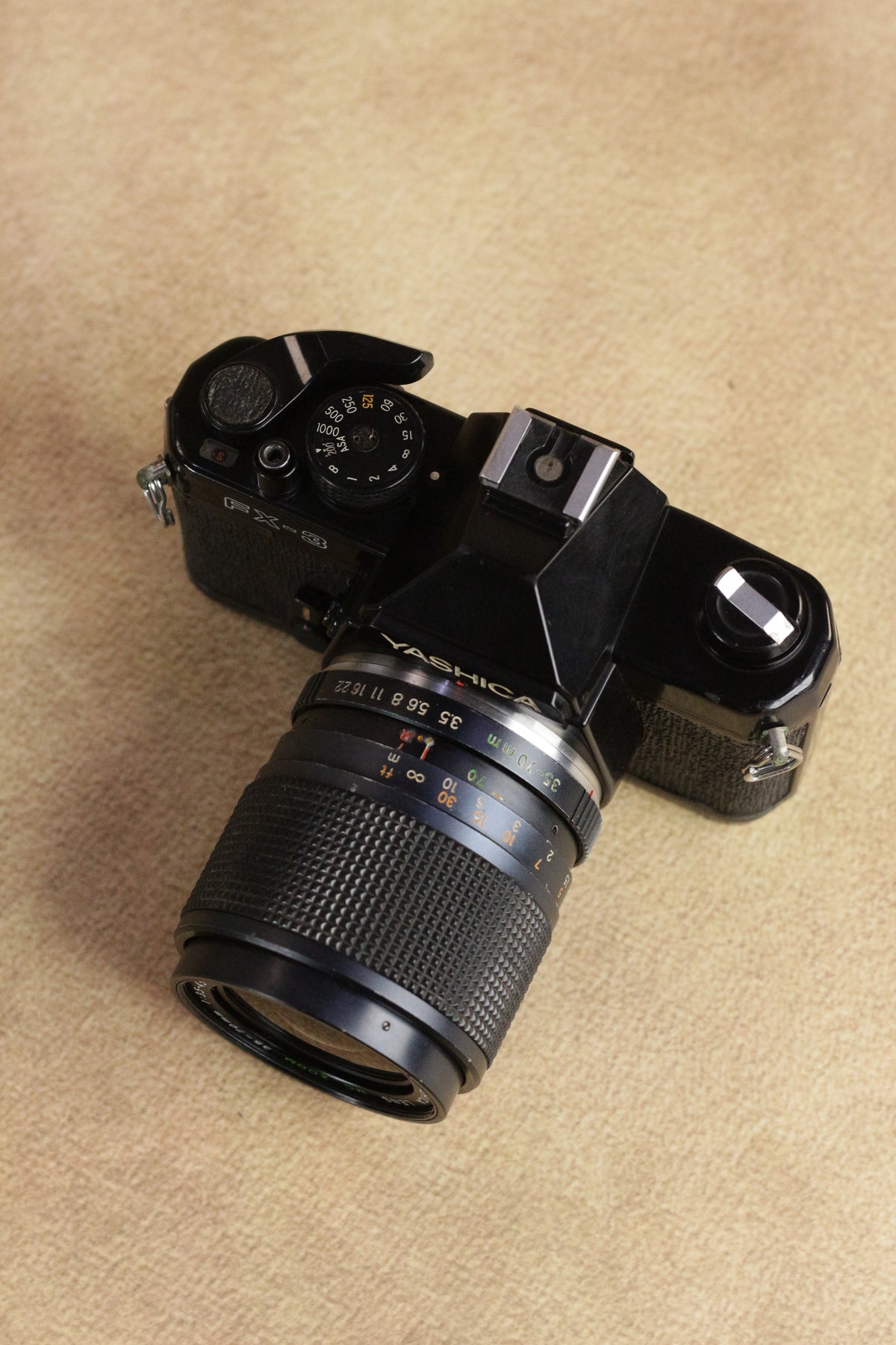 Yashica FX-3 + Yashica MC Zoom 35-70mm F3.5-4.5