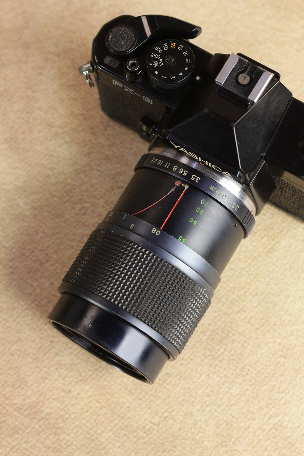 Yashica FX-3 + Yashica MC Zoom 35-70mm F3.5-4.5