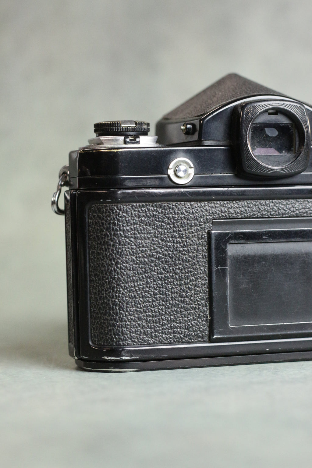 Nikon F2 + DE-1 Eye-Level Finder + Nikkor-SC Auto 50mm F1.4