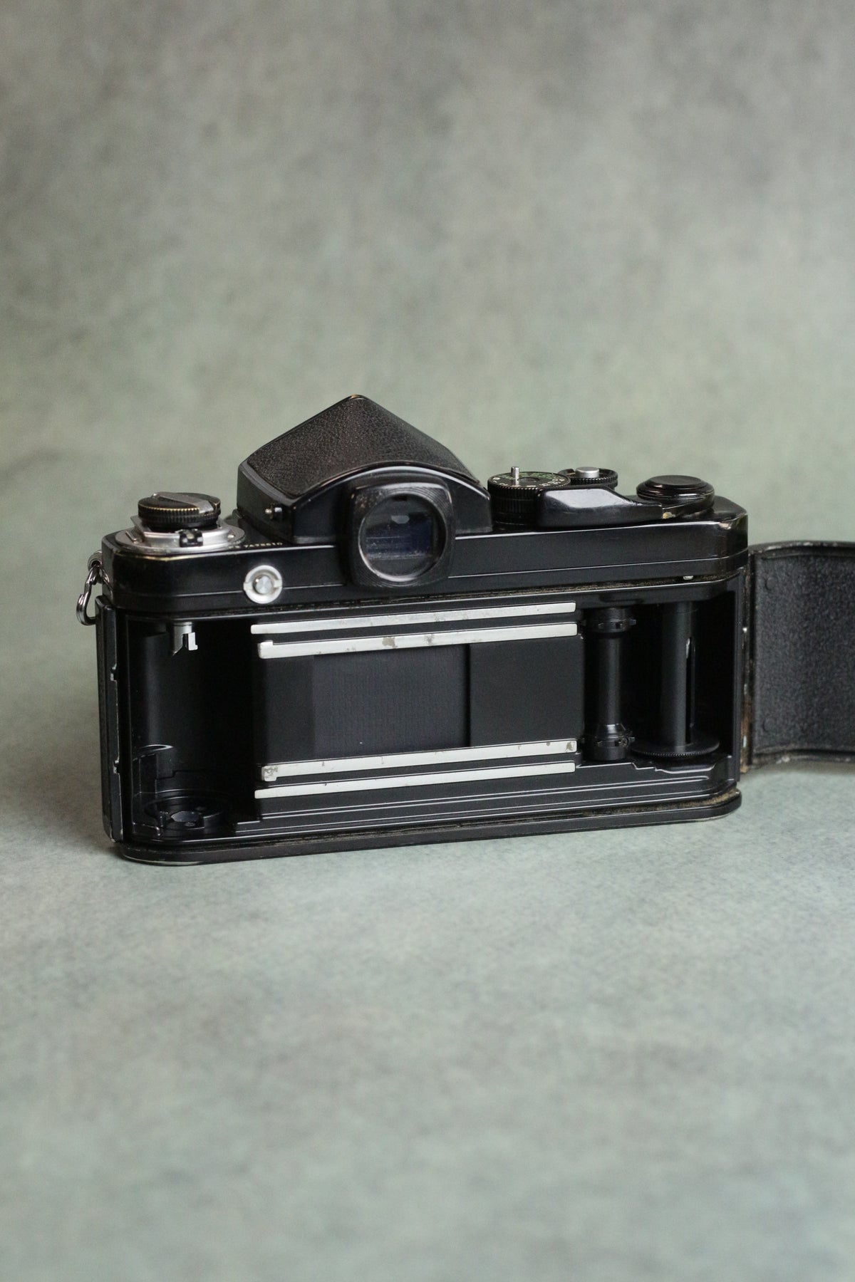 Nikon F2 + DE-1 Eye-Level Finder + Nikkor-SC Auto 50mm F1.4