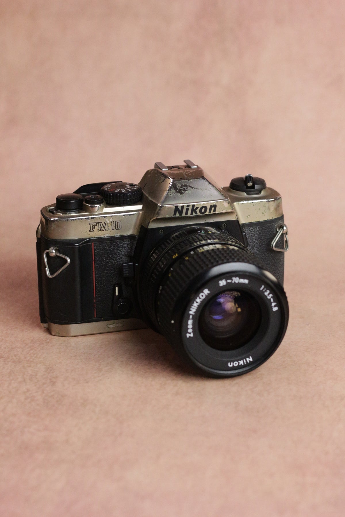 Nikon FM10 + Zoom Nikkor 35-70mm
