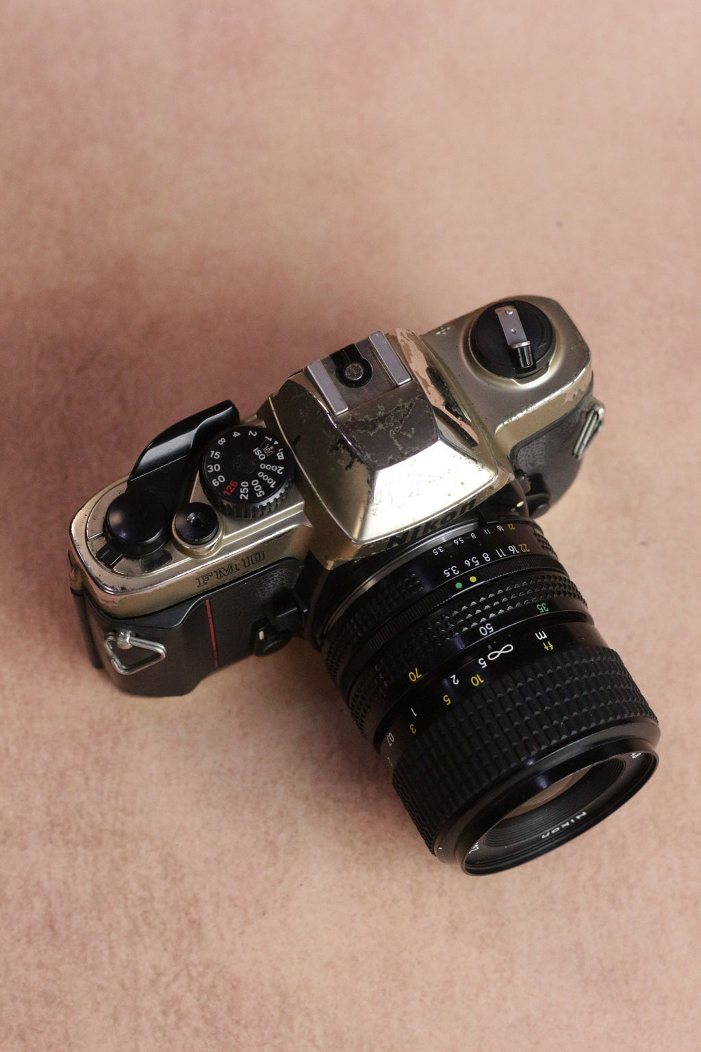 Nikon FM10 + Zoom Nikkor 35-70mm