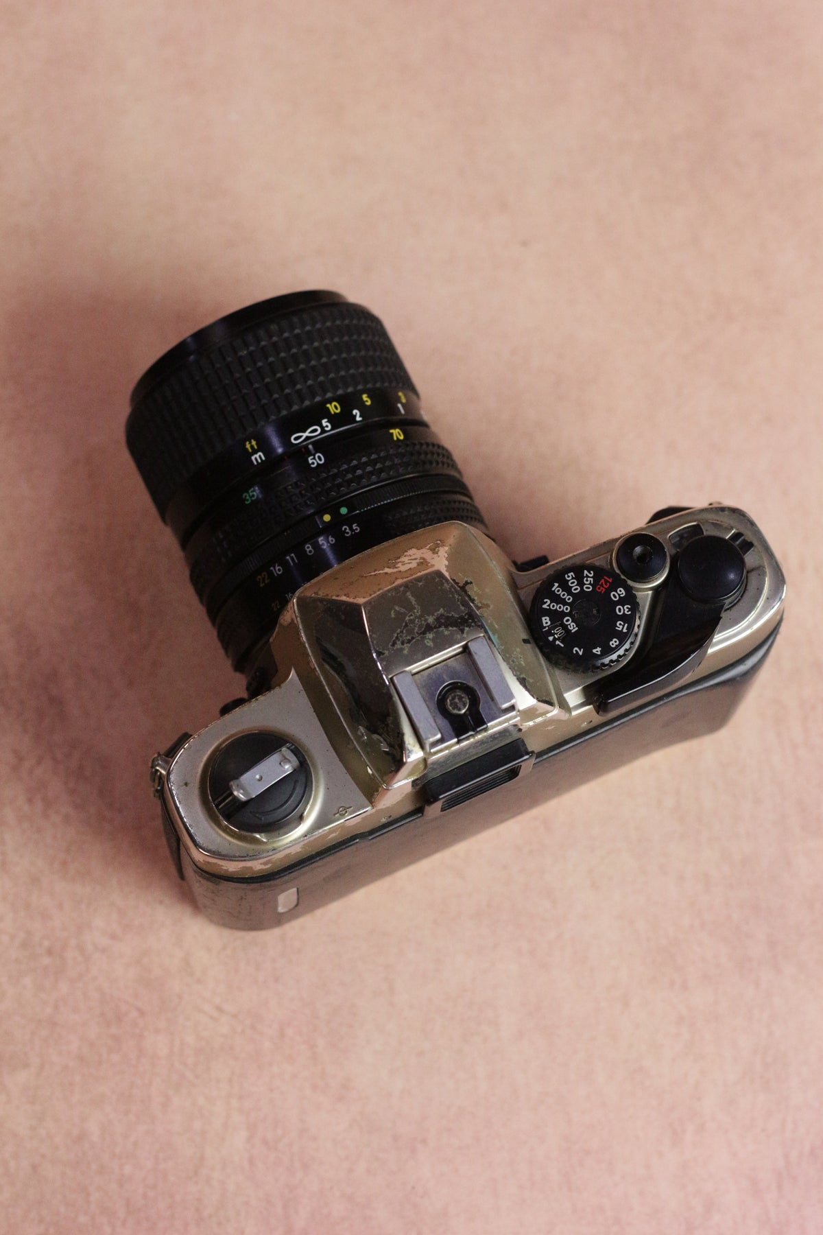 Nikon FM10 + Zoom Nikkor 35-70mm