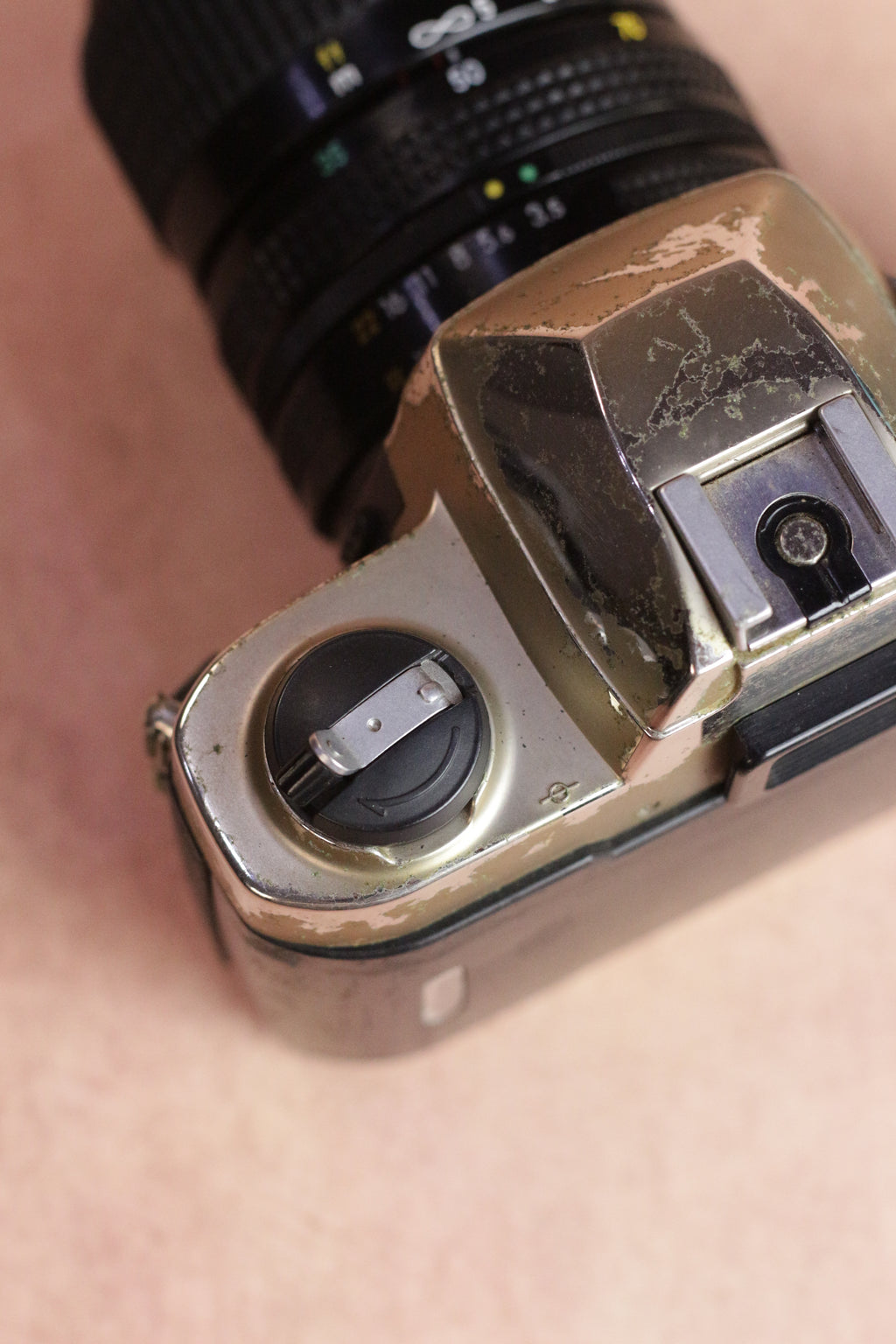 Nikon FM10 + Zoom Nikkor 35-70mm