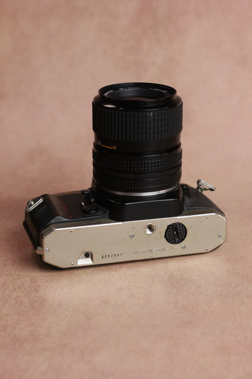 Nikon FM10 + Zoom Nikkor 35-70mm