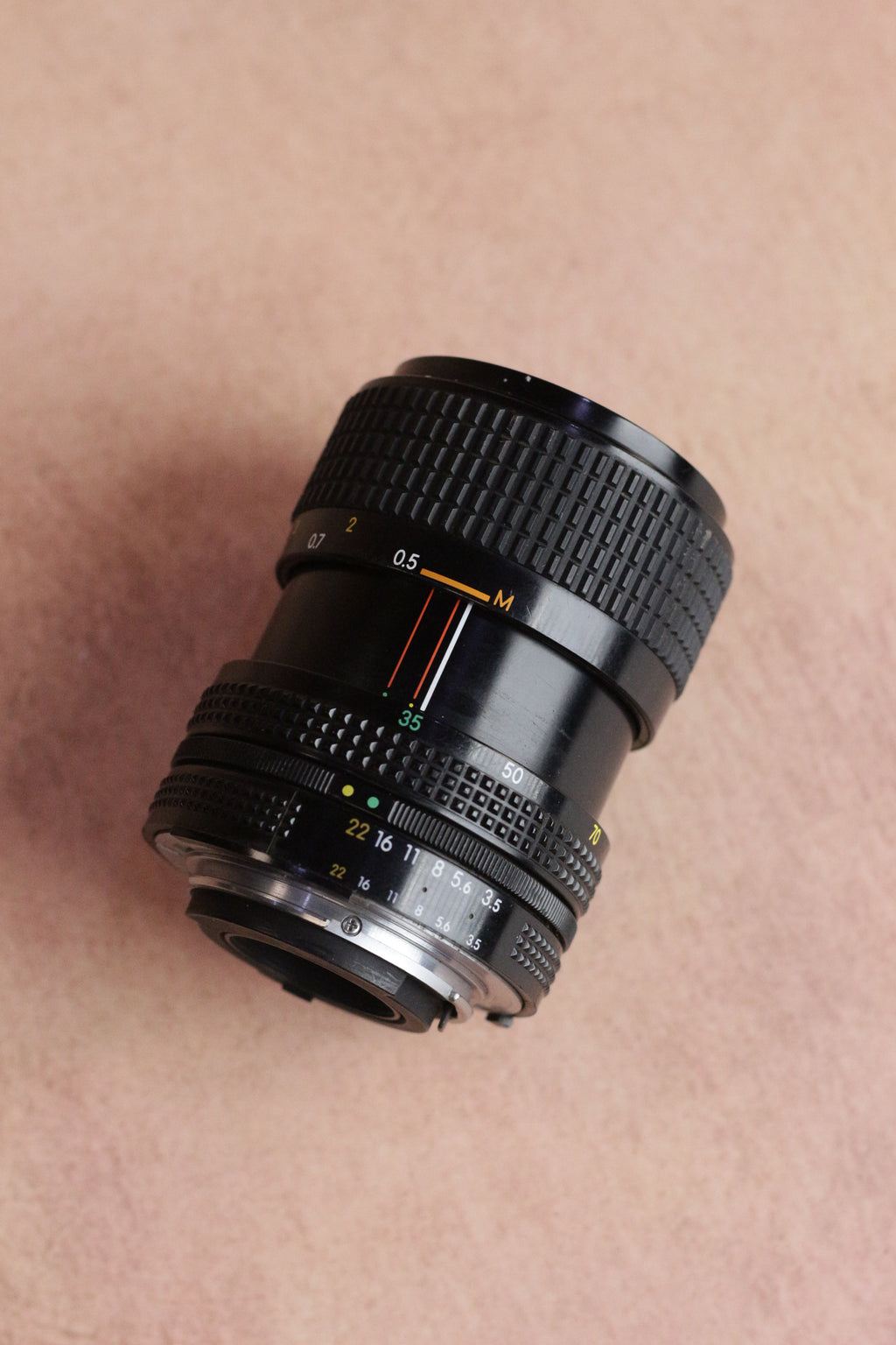 Nikon FM10 + Zoom Nikkor 35-70mm