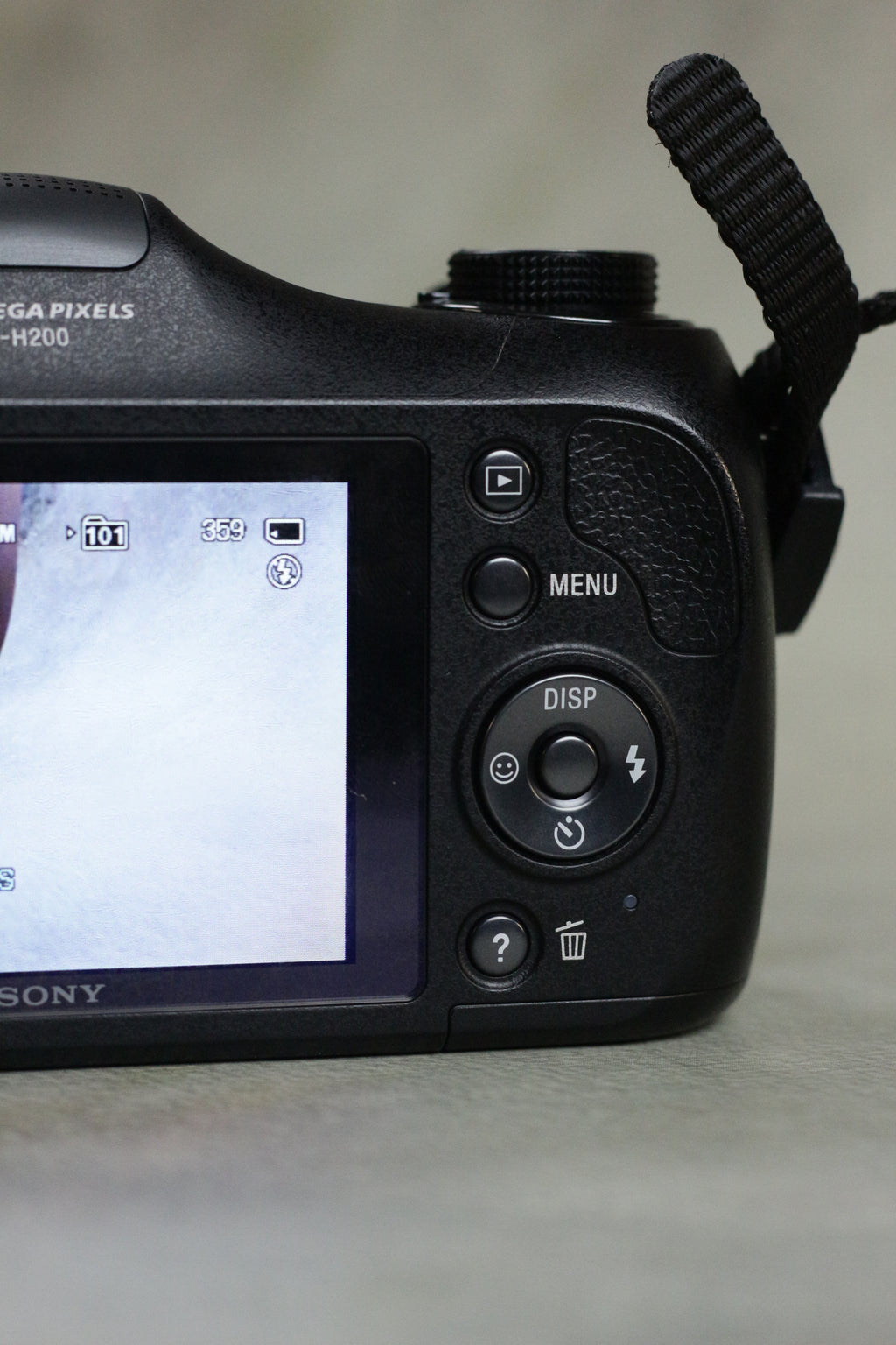Sony Cyber-shot DSC-H200