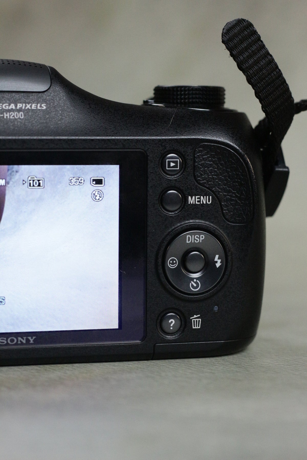 Sony Cyber-shot DSC-H200