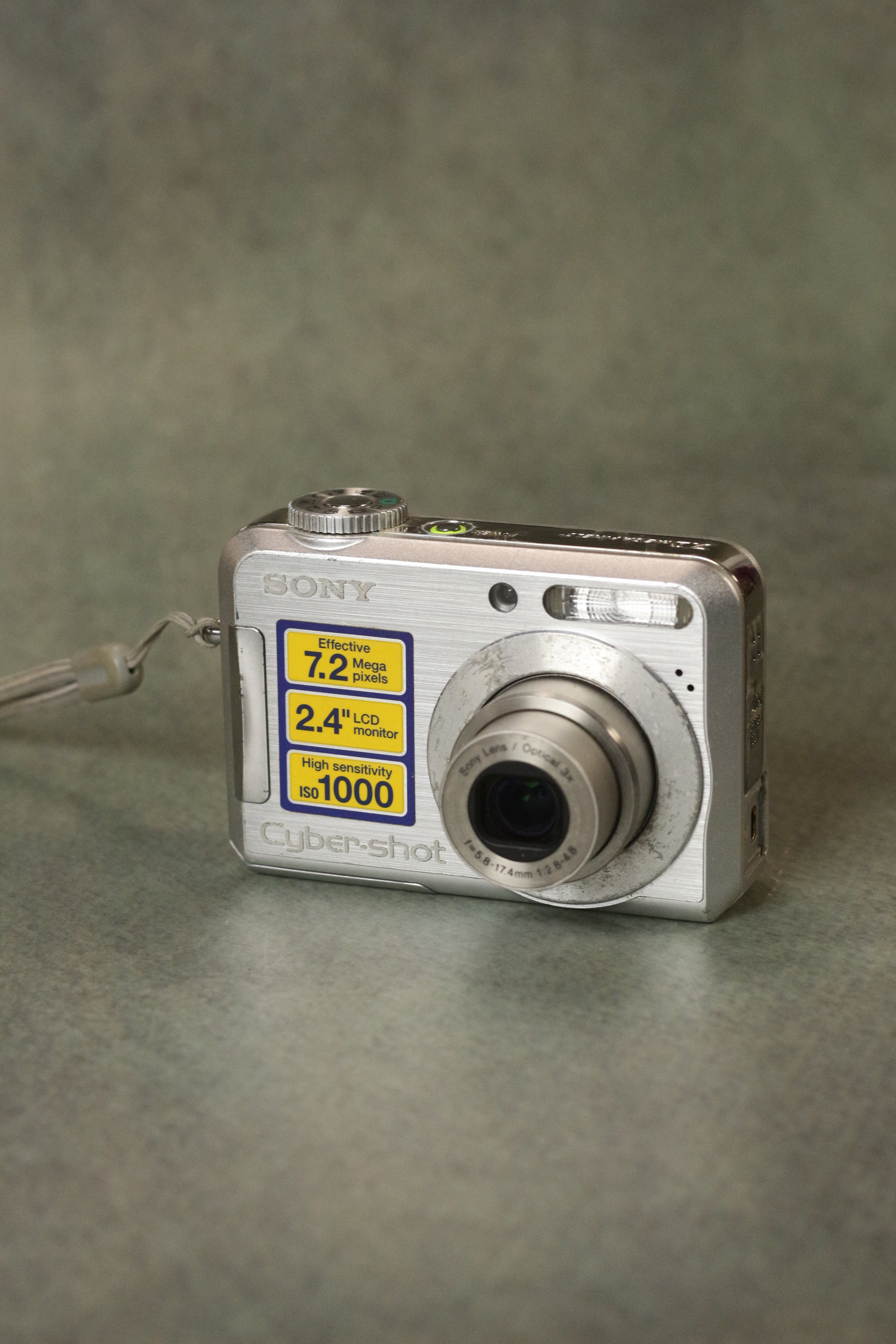 Sony Cyber-shot DSC-S700