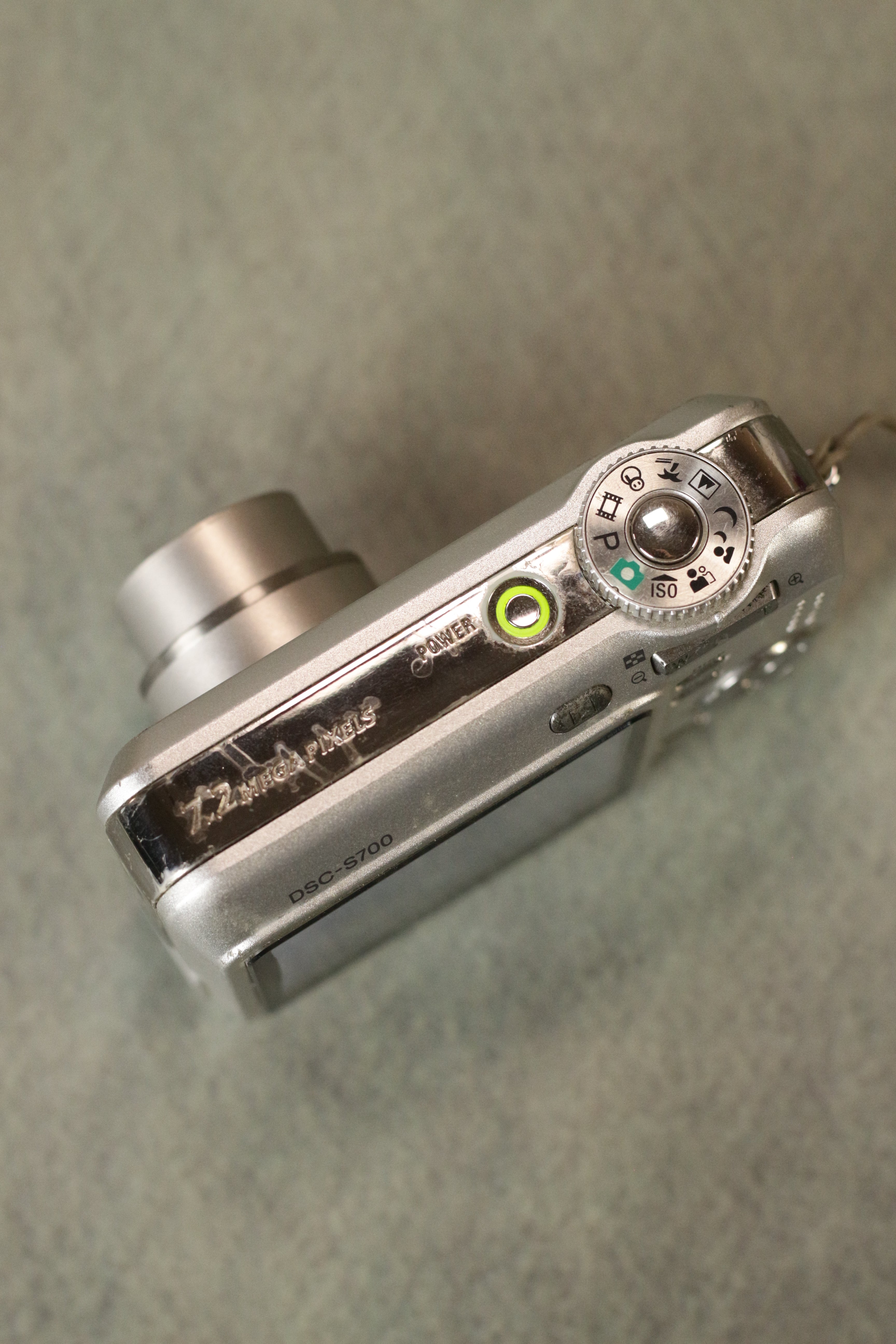 Sony Cyber-shot DSC-S700