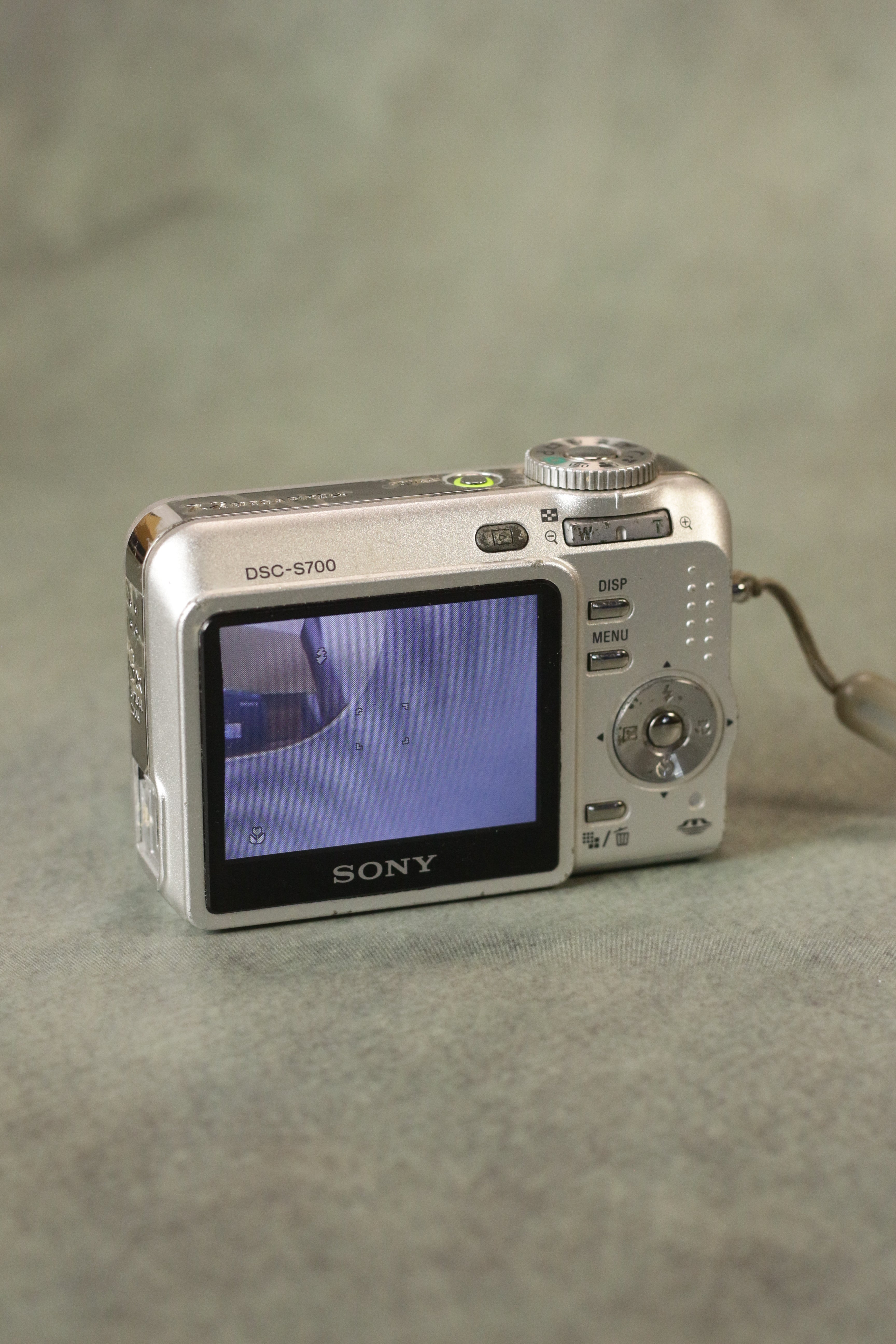 Sony Cyber-shot DSC-S700