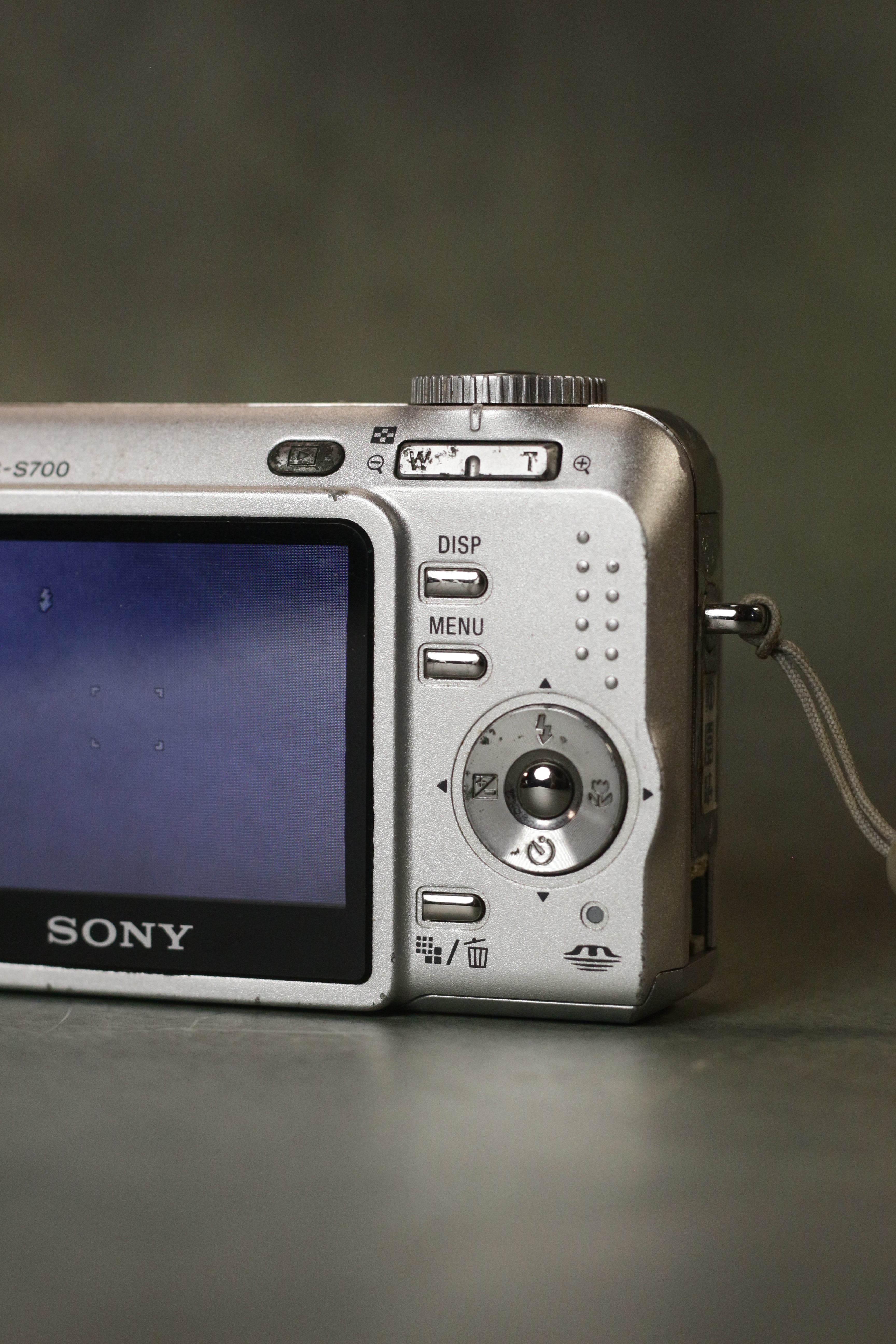 Sony Cyber-shot DSC-S700